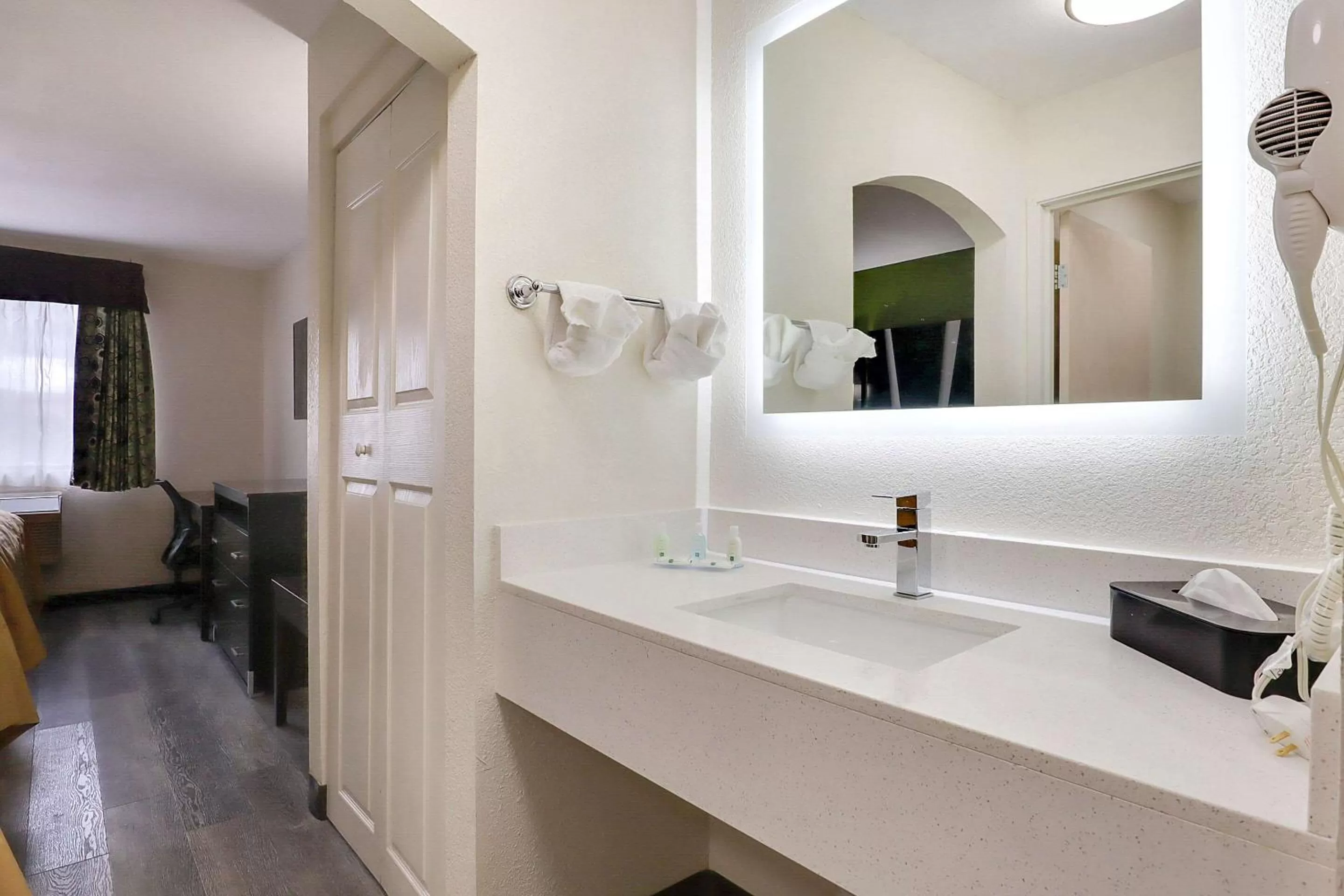 King Suite - Non Smoking in Quality Suites Albuquerque Airport