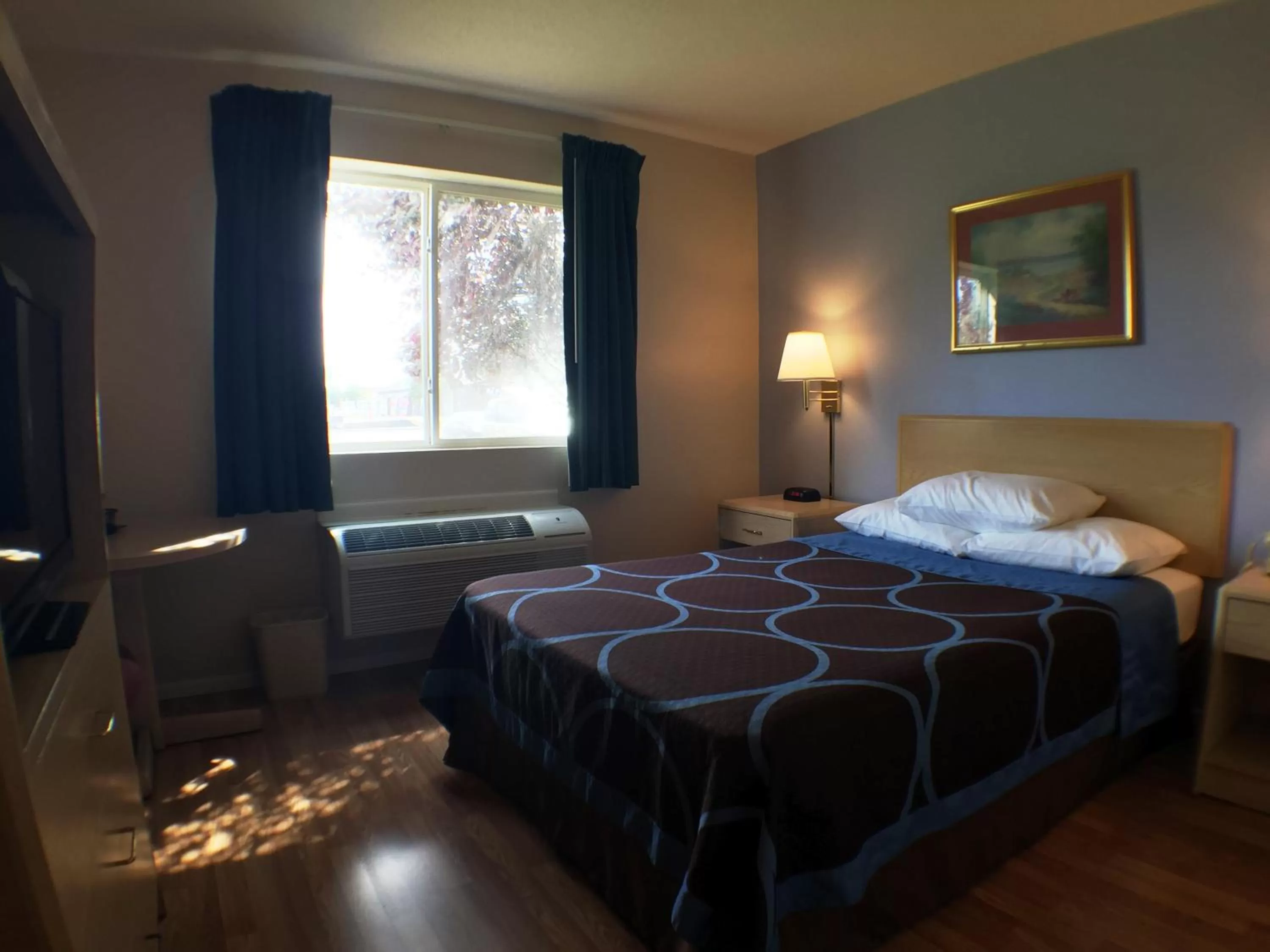 Double Room with Bath Tub - Mobility/Hearing Accessible - Non-Smoking in Super 8 by Wyndham Canandaigua