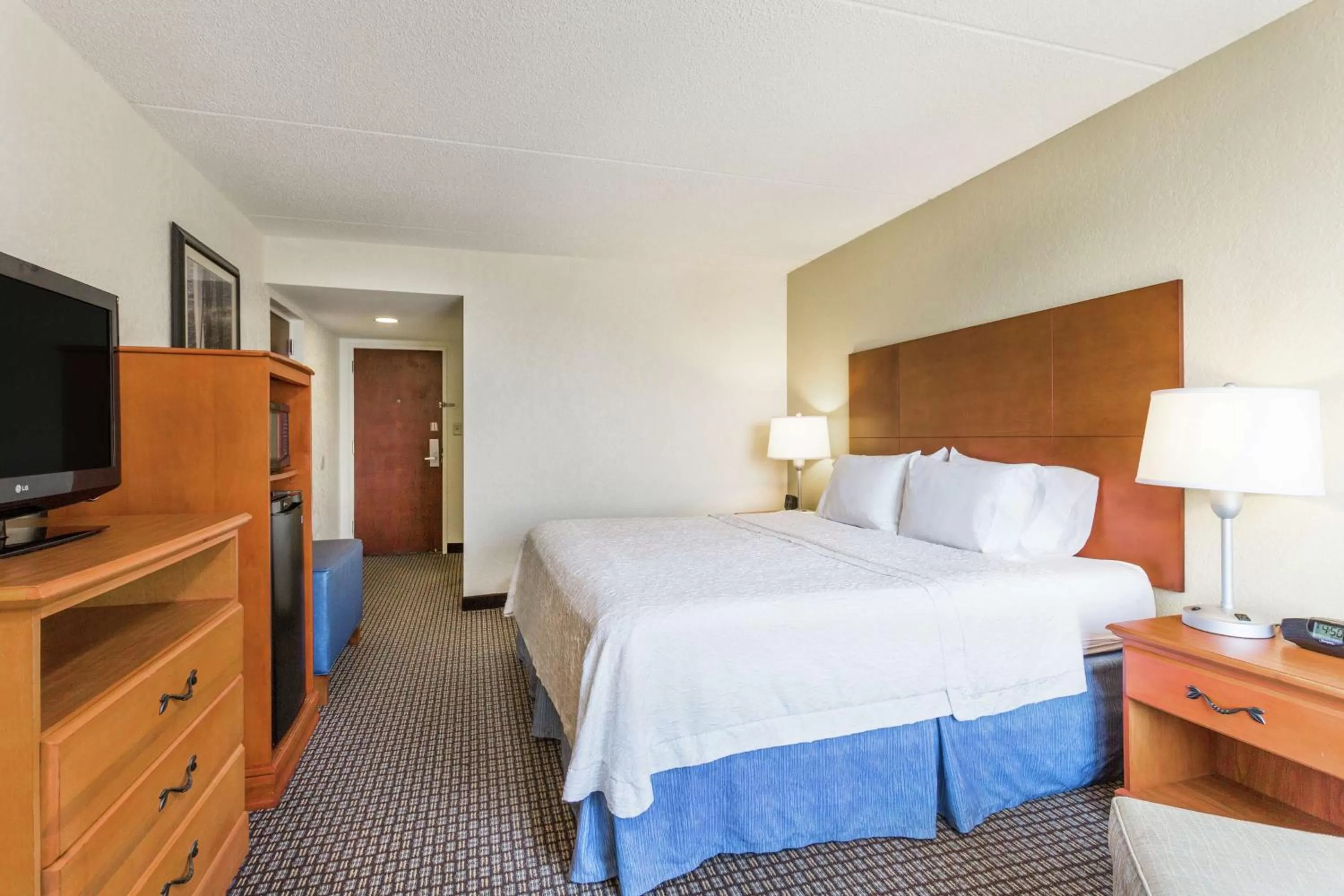 King Room - Non-Smoking in Hampton Inn Morehead City