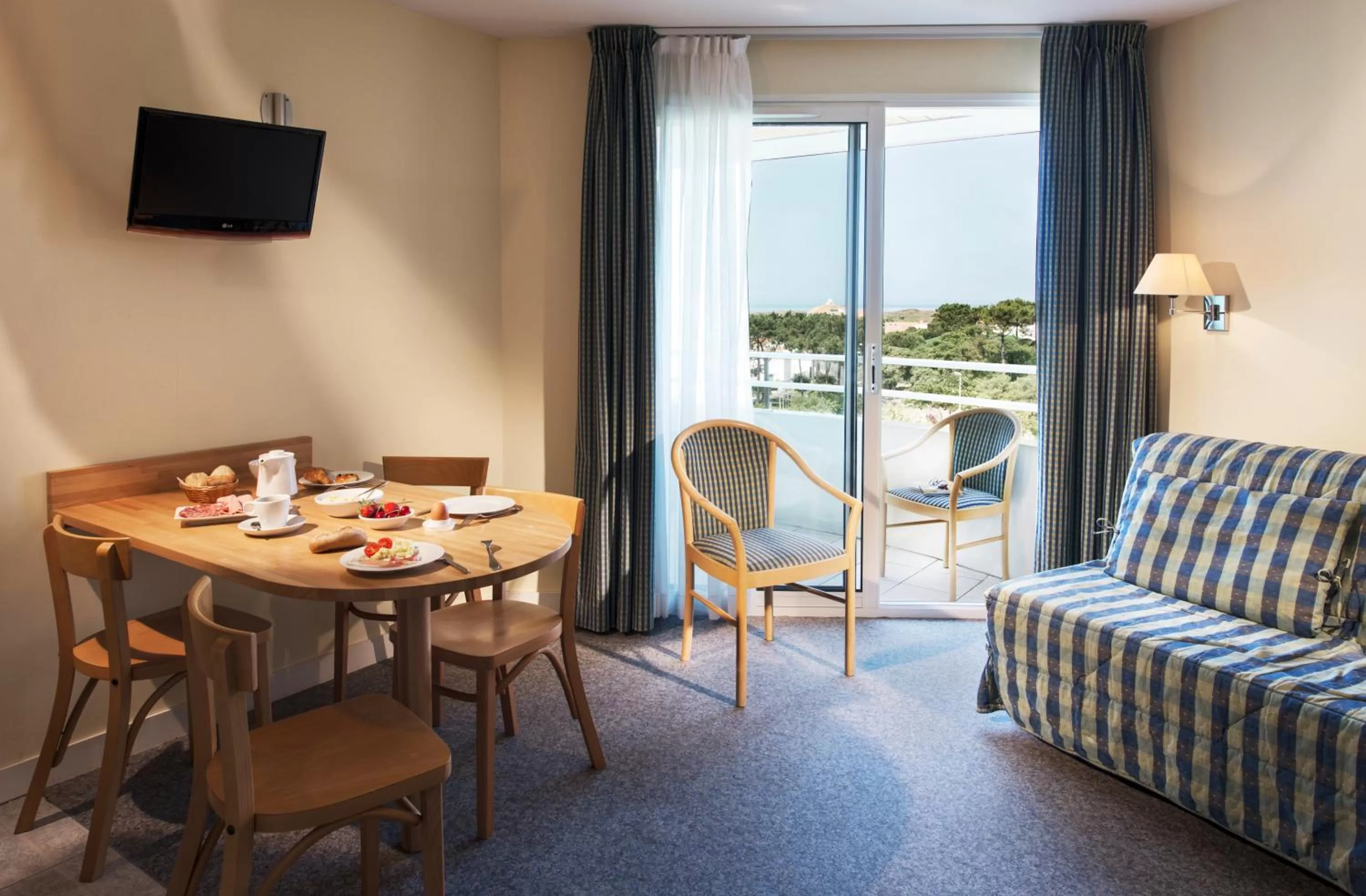 Apartment (6 adults) with Balcony in Résidence Valdys Thalasso & Spa - les Pins