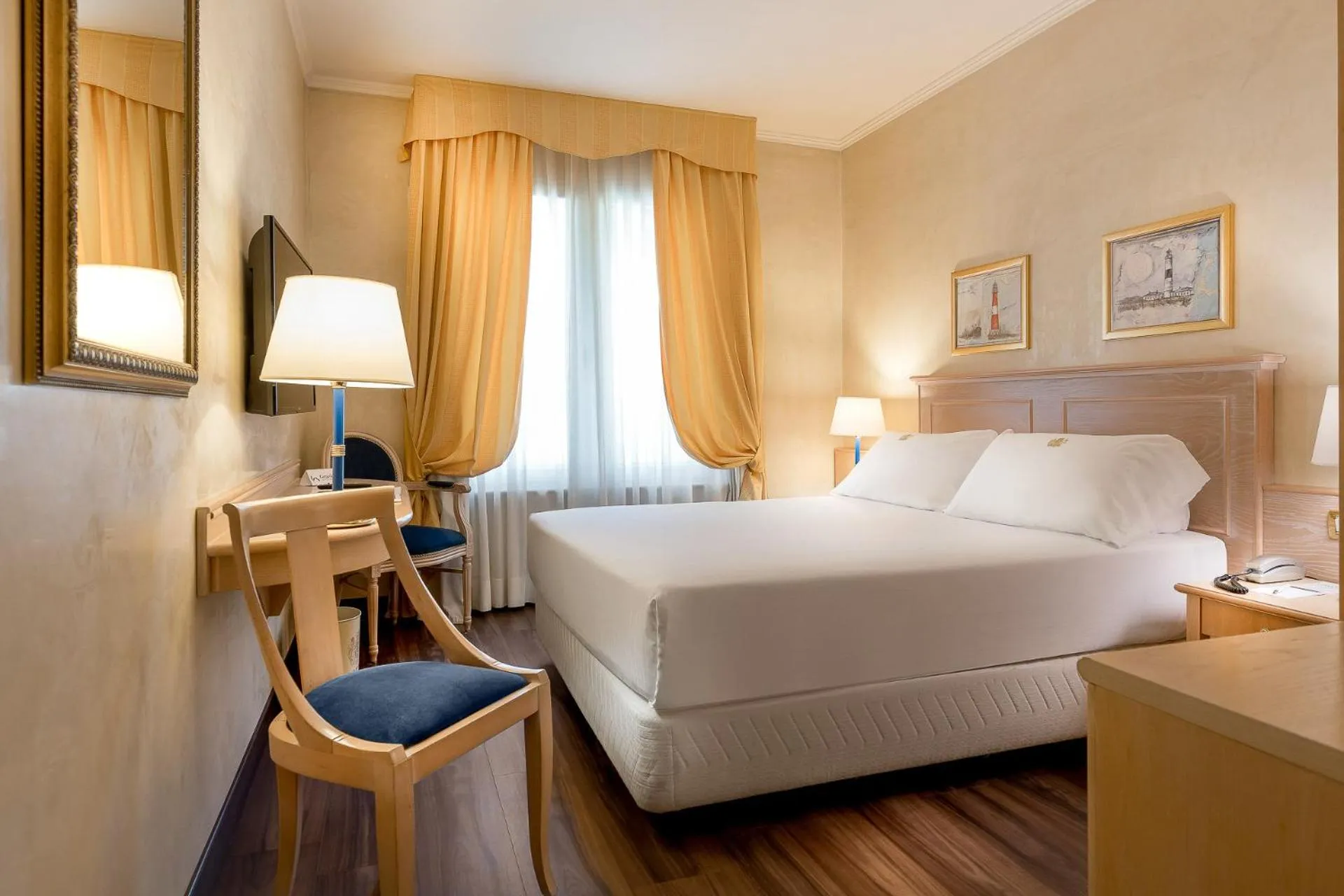 Comfort Double or Twin Room in Hotel De Londres