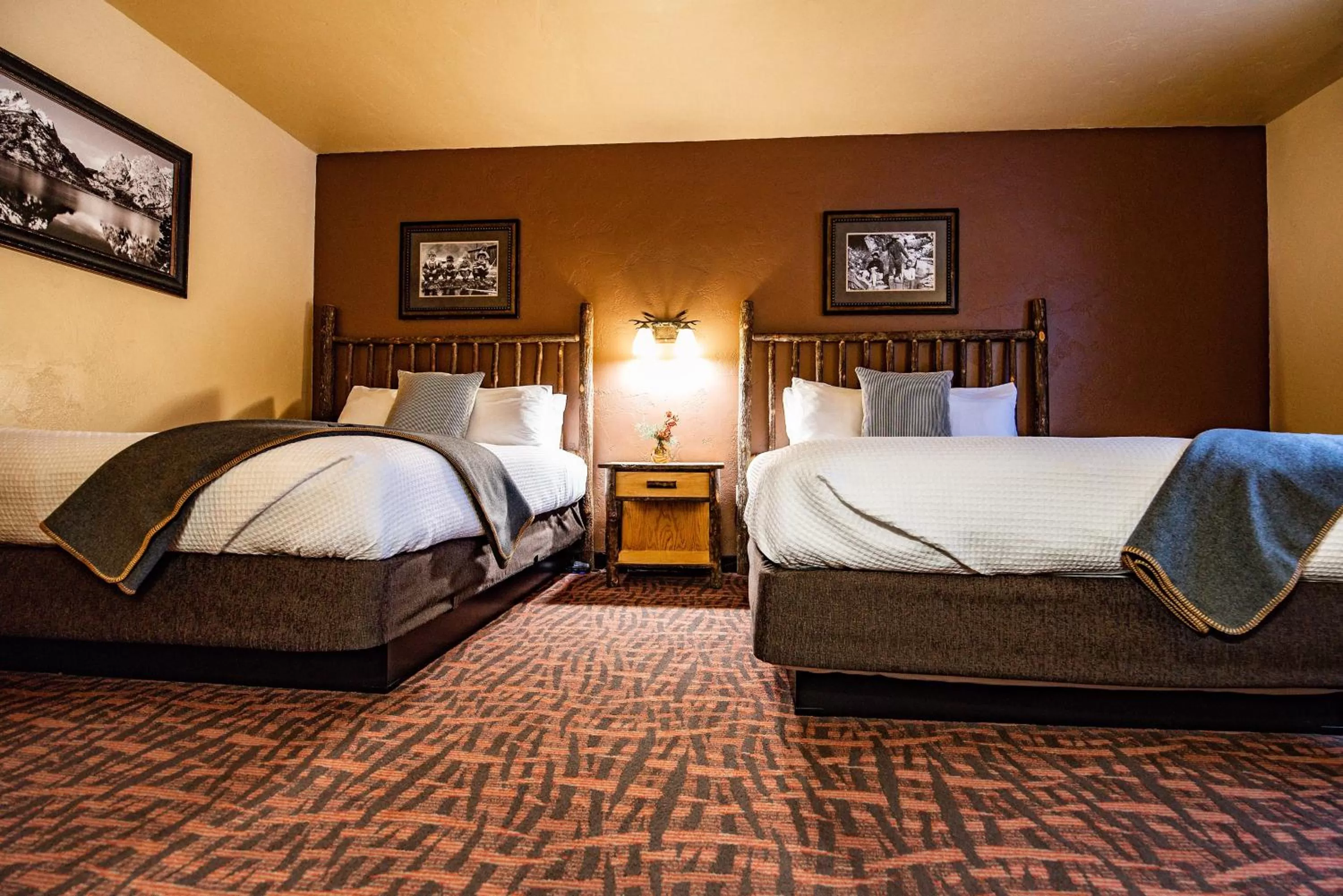 Standard Room with Two Queen Beds in Elk Country Inn