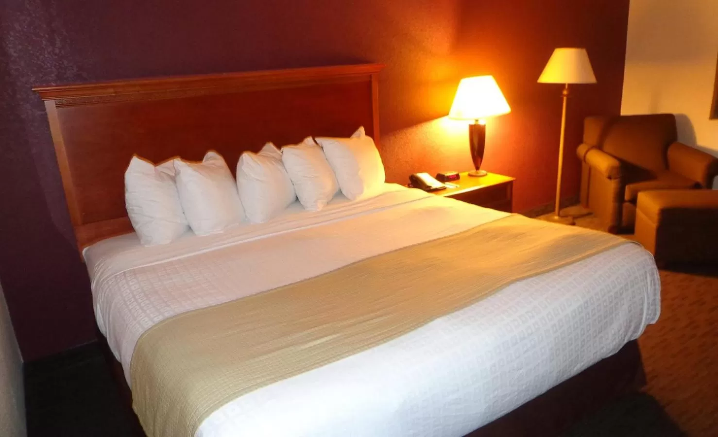 Superior King Studio Suite - Non-Smoking in AmericInn by Wyndham Marshall