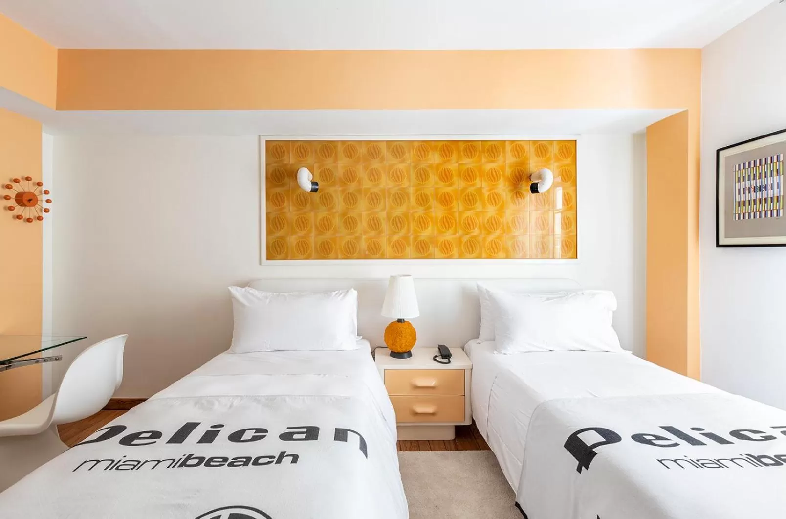 Deluxe Twin Accessible  in Pelican Hotel