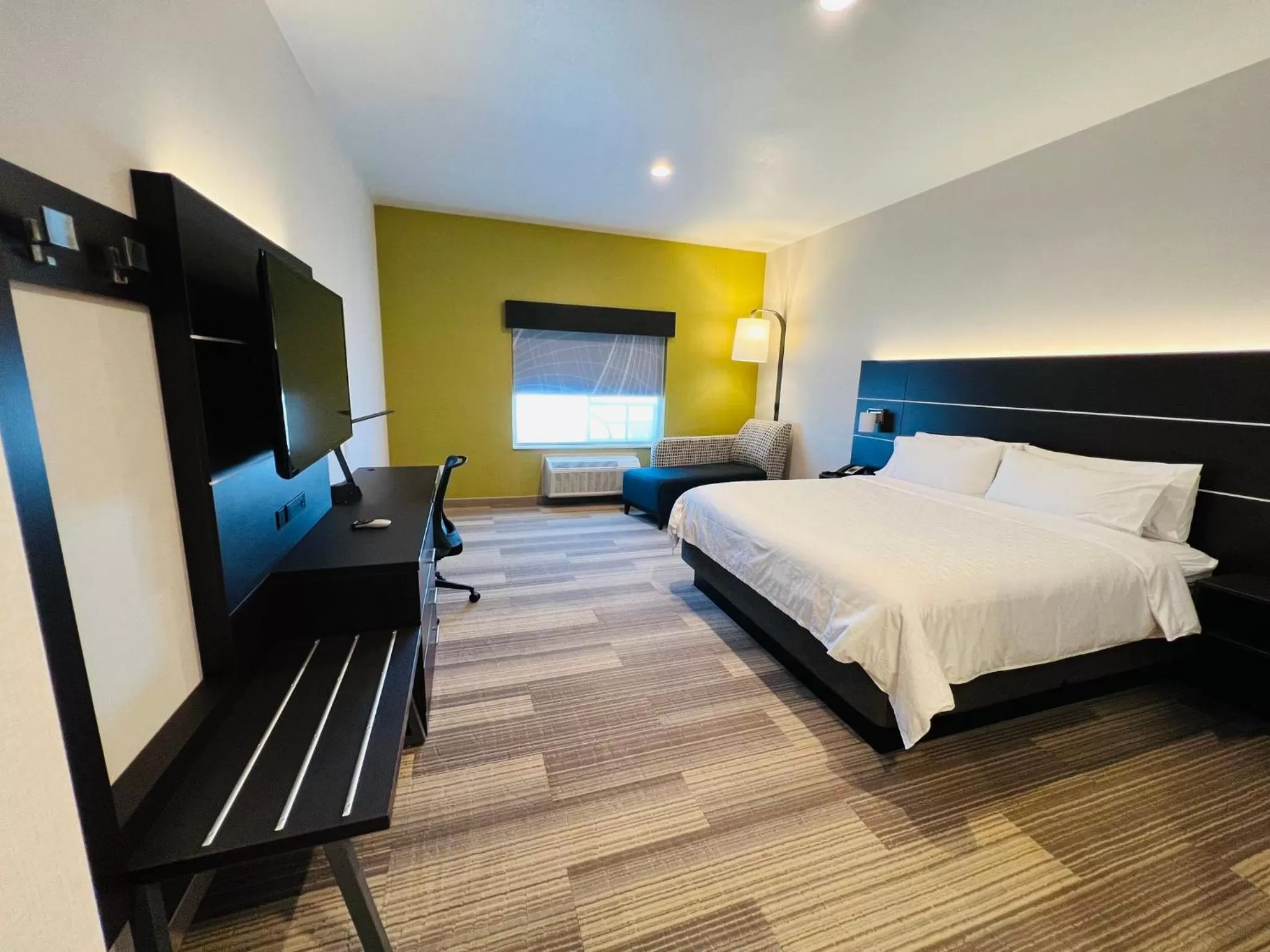 King Room - Disability Access in Holiday Inn Express & Suites Salinas by IHG