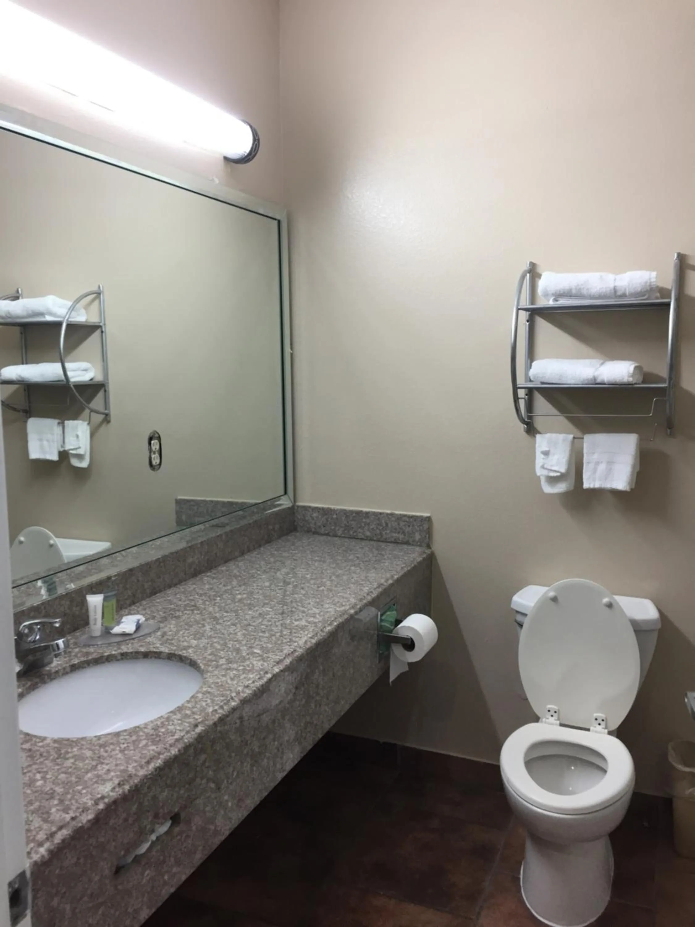 Deluxe King Suite in Scottish Inns & Suites Timber Creek, Houston, TX