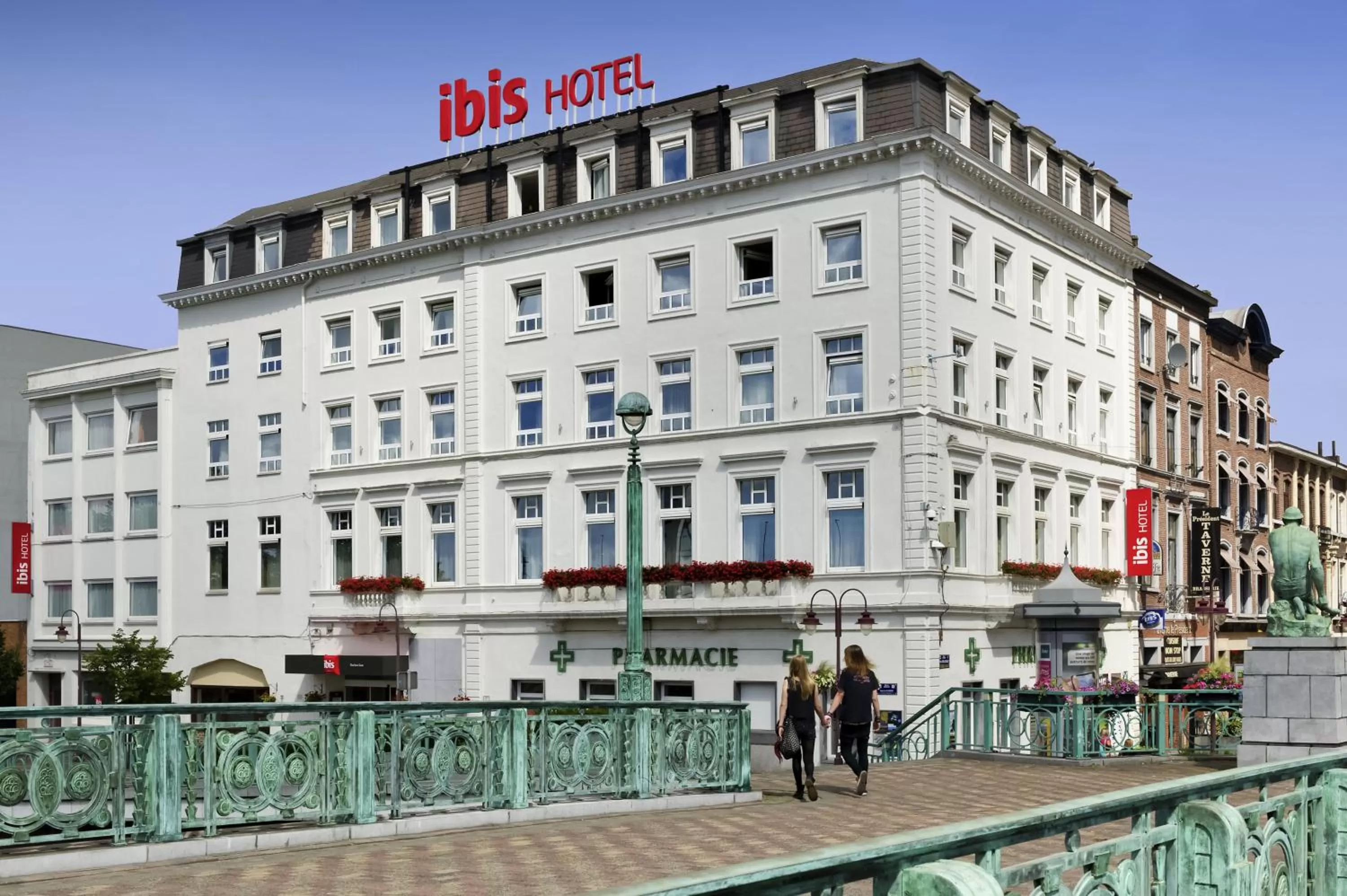 Facade/entrance in ibis Charleroi Centre Gare