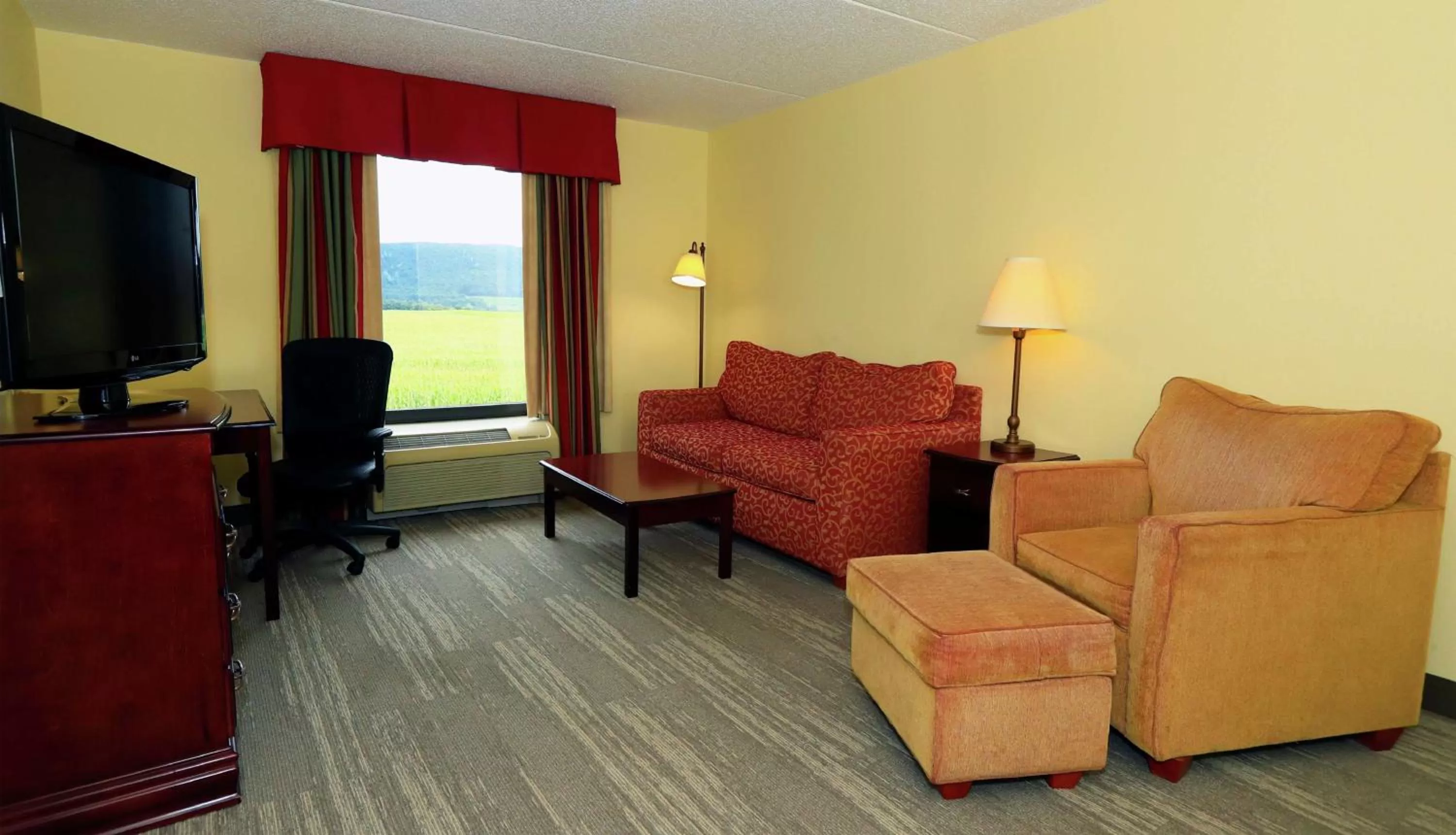 King Suite with Whirlpool - Non-Smoking in Hampton Inn and Suites of Lamar