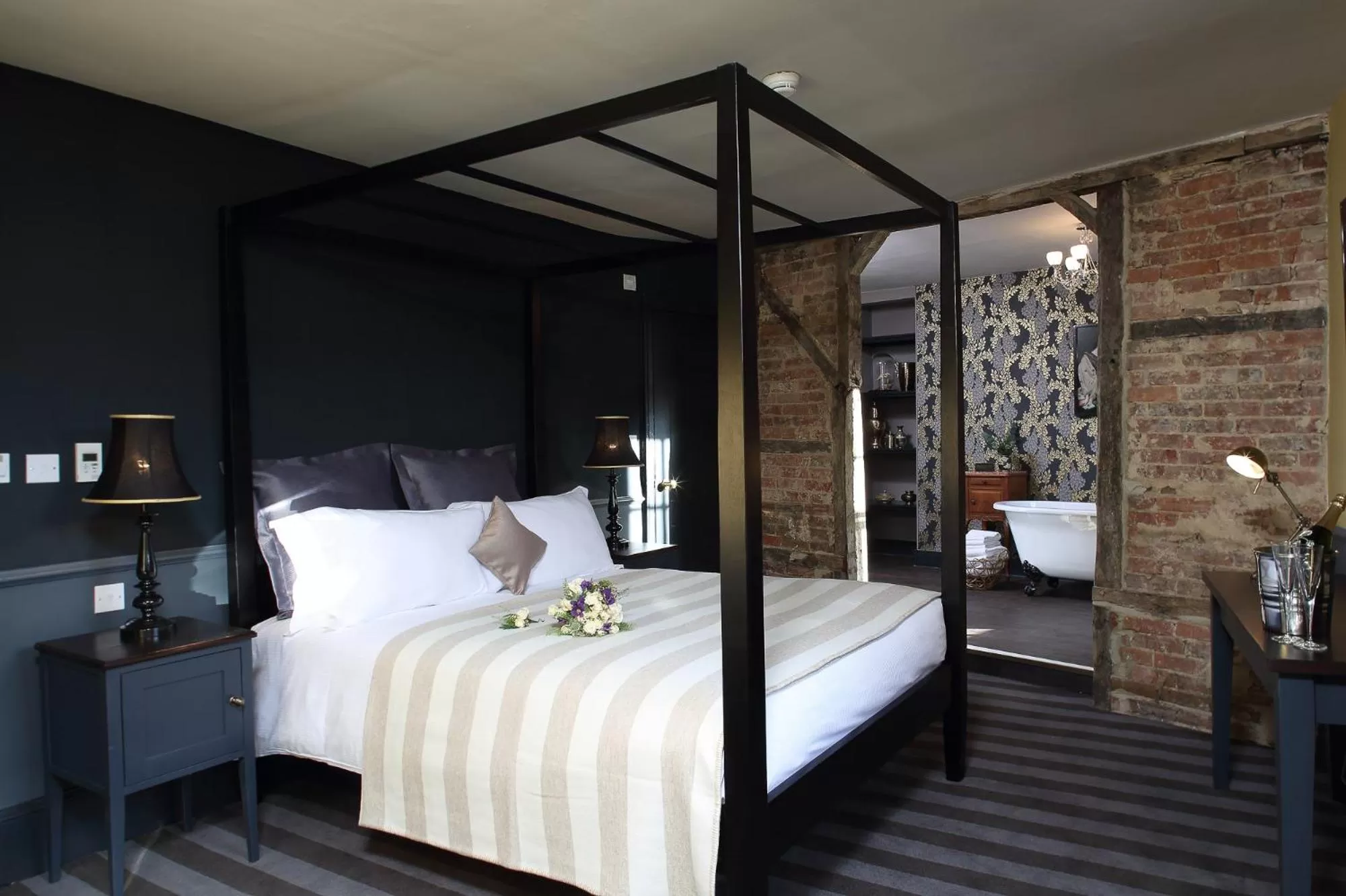 Bridal Suite with Four Poster Bed  in The Crown And Thistle, Abingdon
