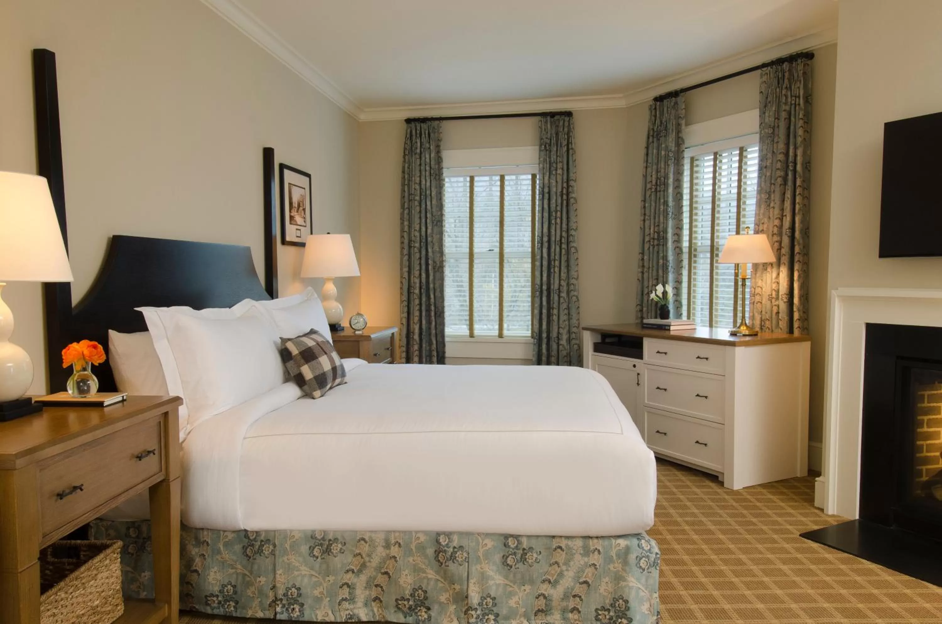 One-Bedroom King Suite - Communication Accessible in Kimpton Taconic Hotel by IHG