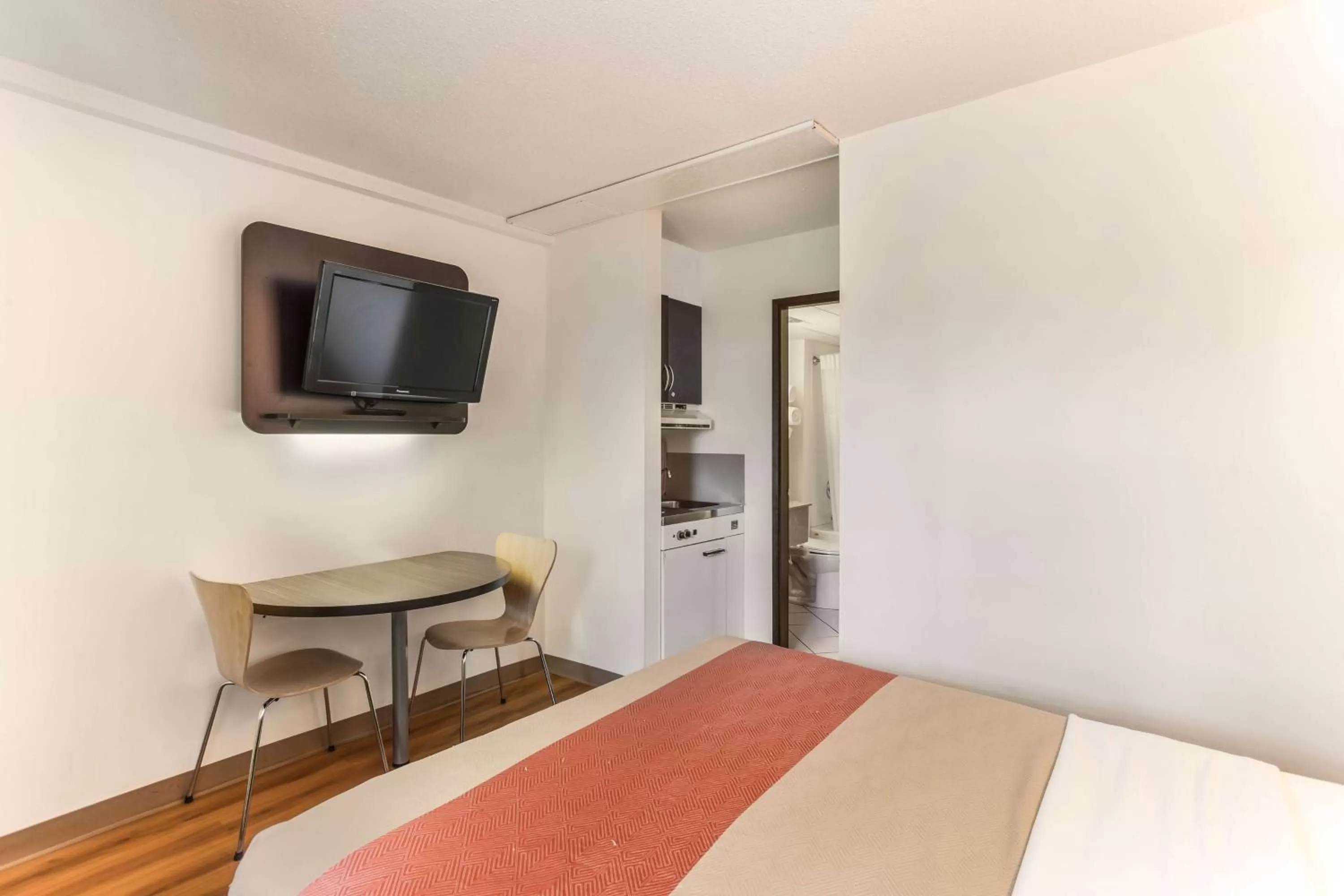 Queen Room - Disability Access - Non-Smoking in Motel 6-Lethbridge, AB