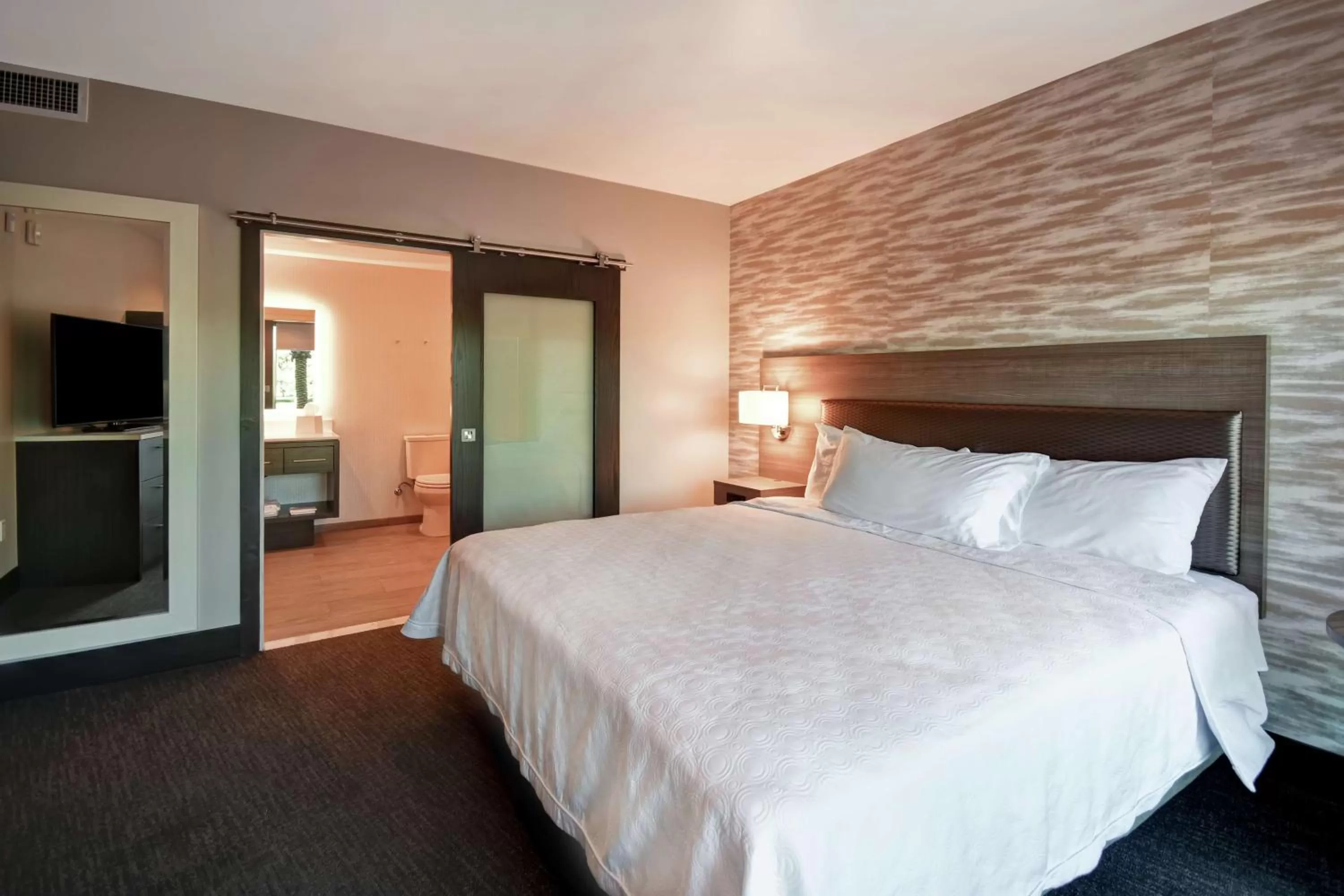 King Suite with Lake View - Non-Smoking in Home2 Suites by Hilton Los Angeles Montebello