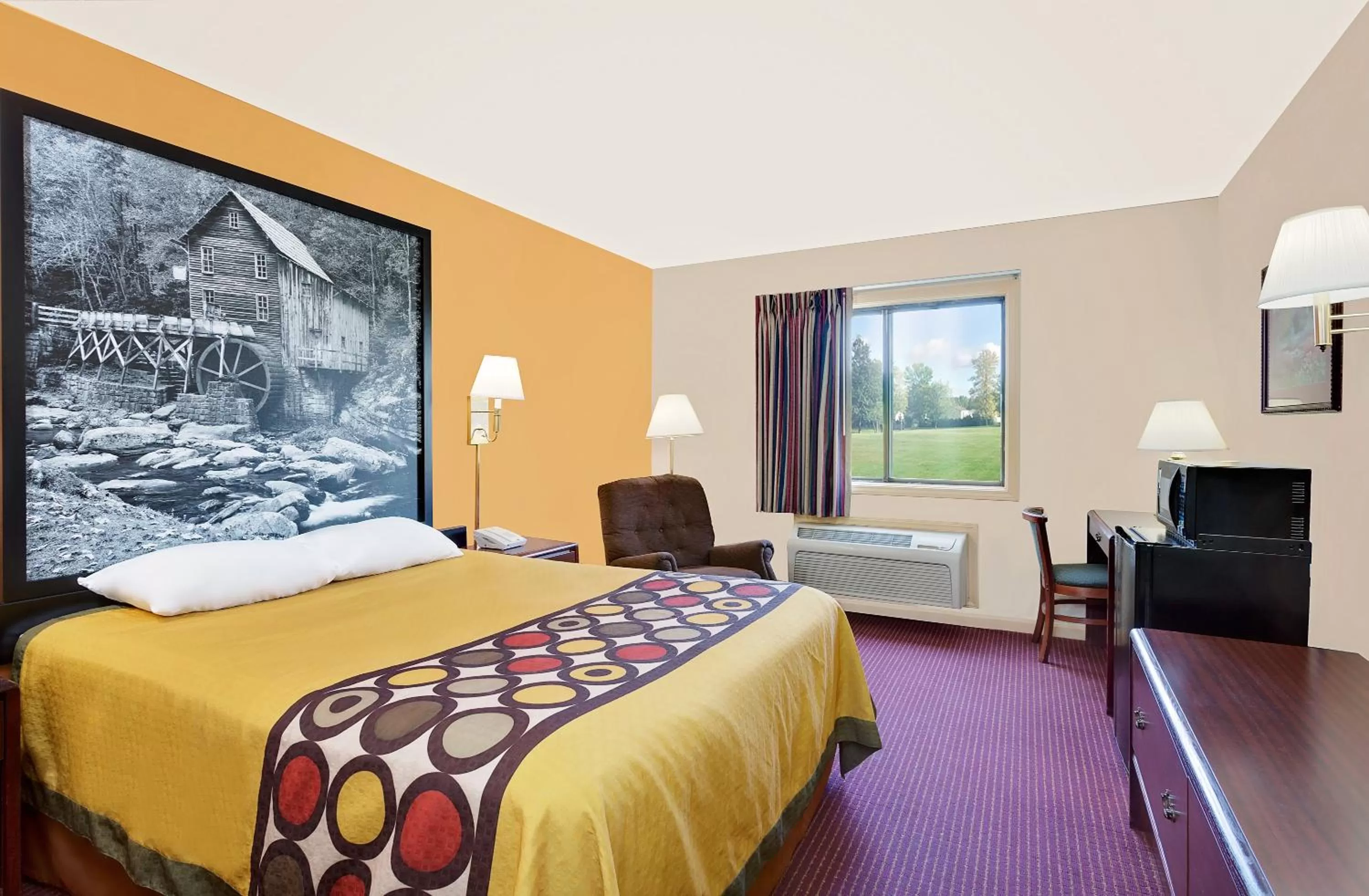 Deluxe Double Room - Disability Access- Smoking in Super 8 by Wyndham Hillsville