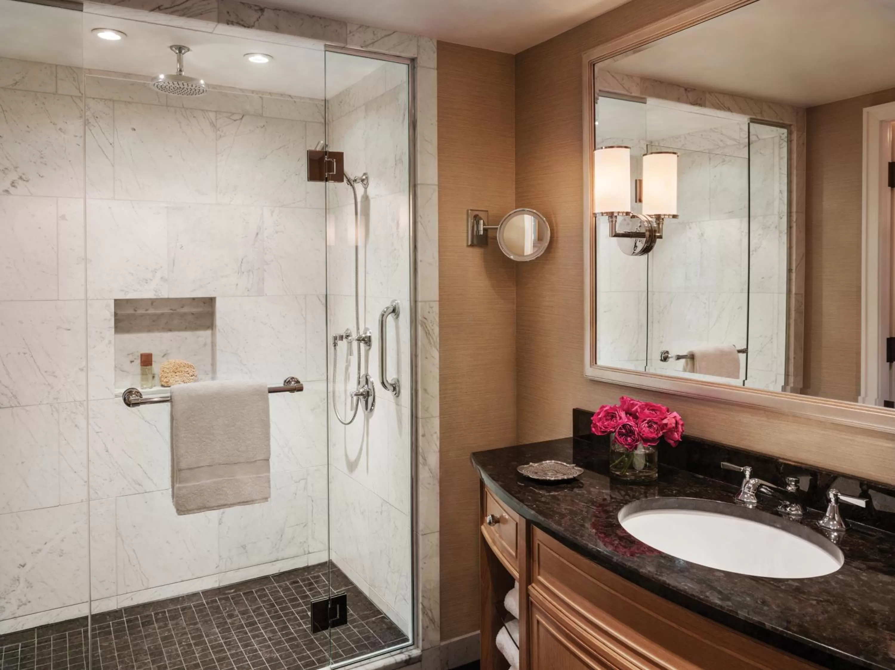 Deluxe Double Room with Two Double Beds - Disability Access in Four Seasons Boston