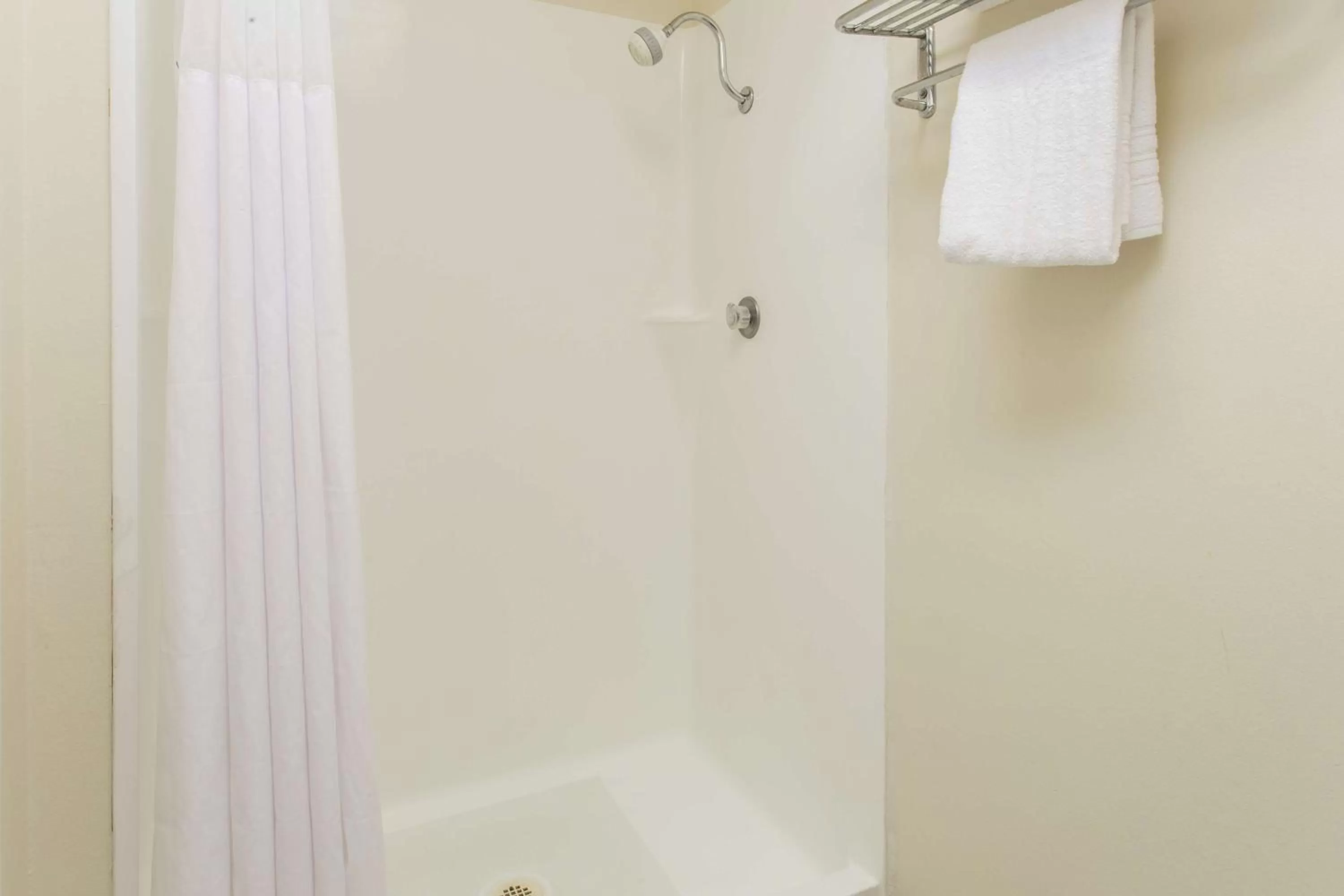 King Room with View - Non-Smoking in Days Inn by Wyndham Modesto