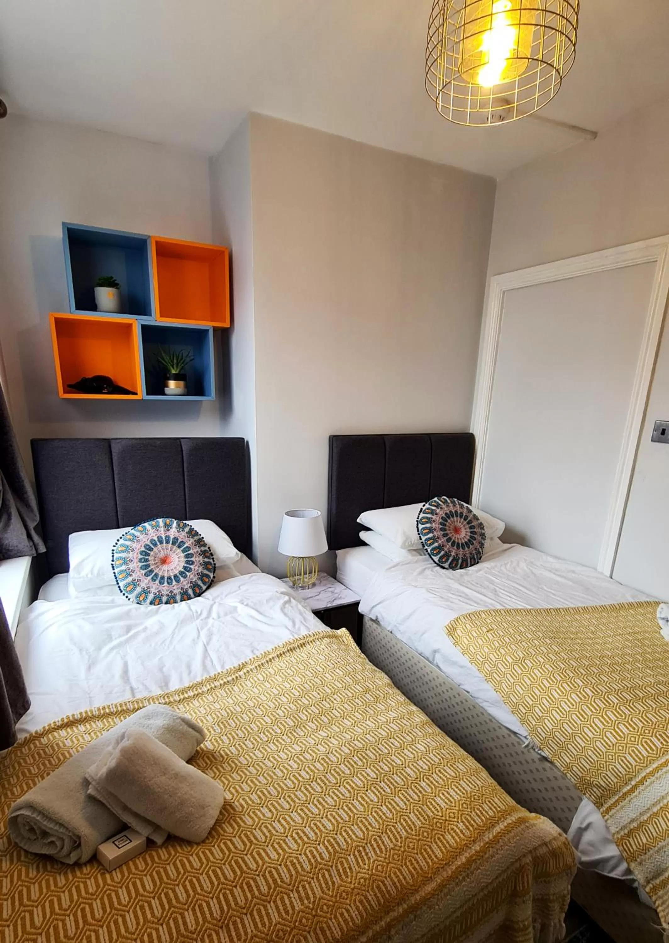 Budget Twin Room in The Albert Hotel