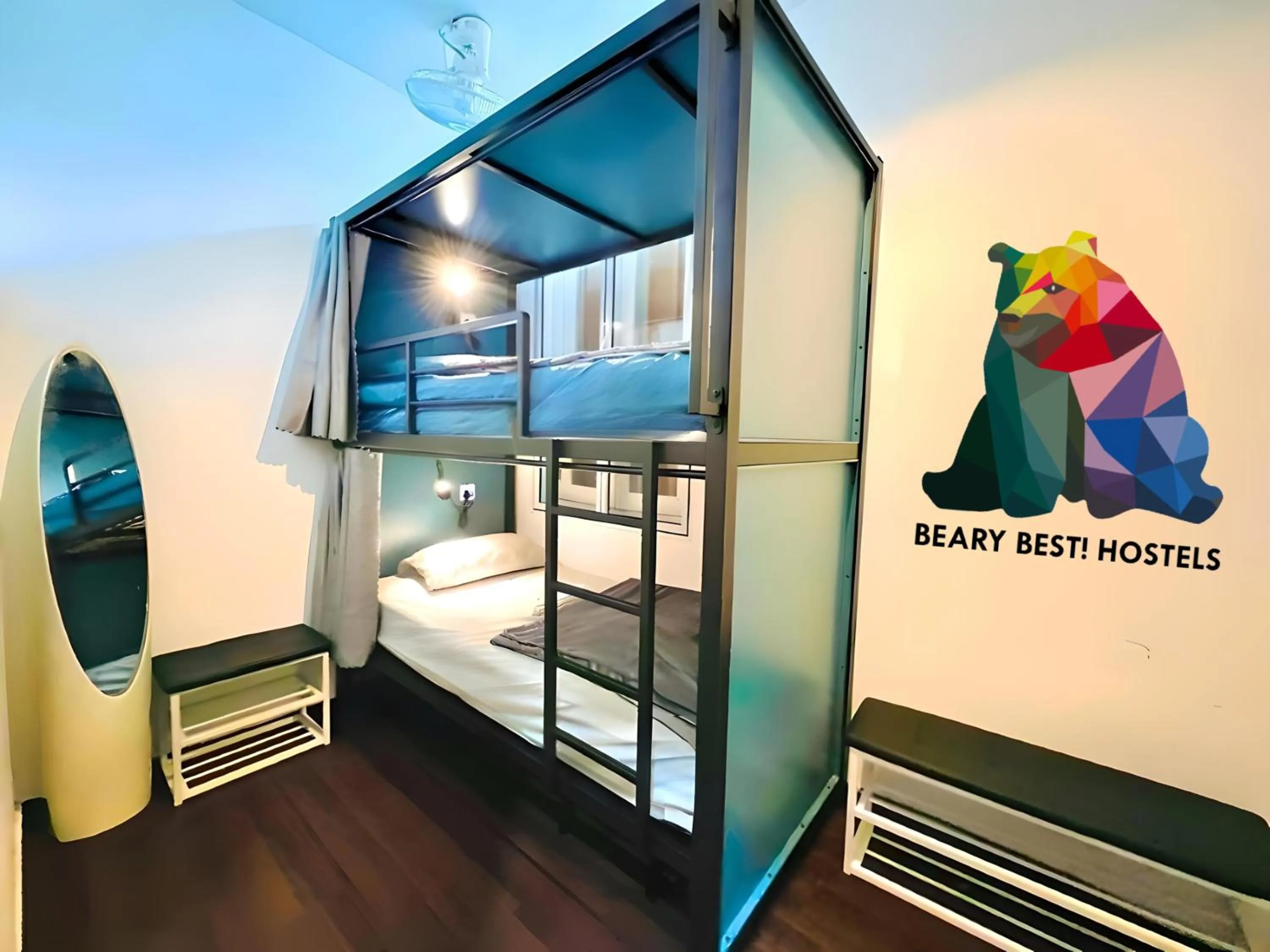 Budget Double Room in Beary Best! Hostel Chinatown