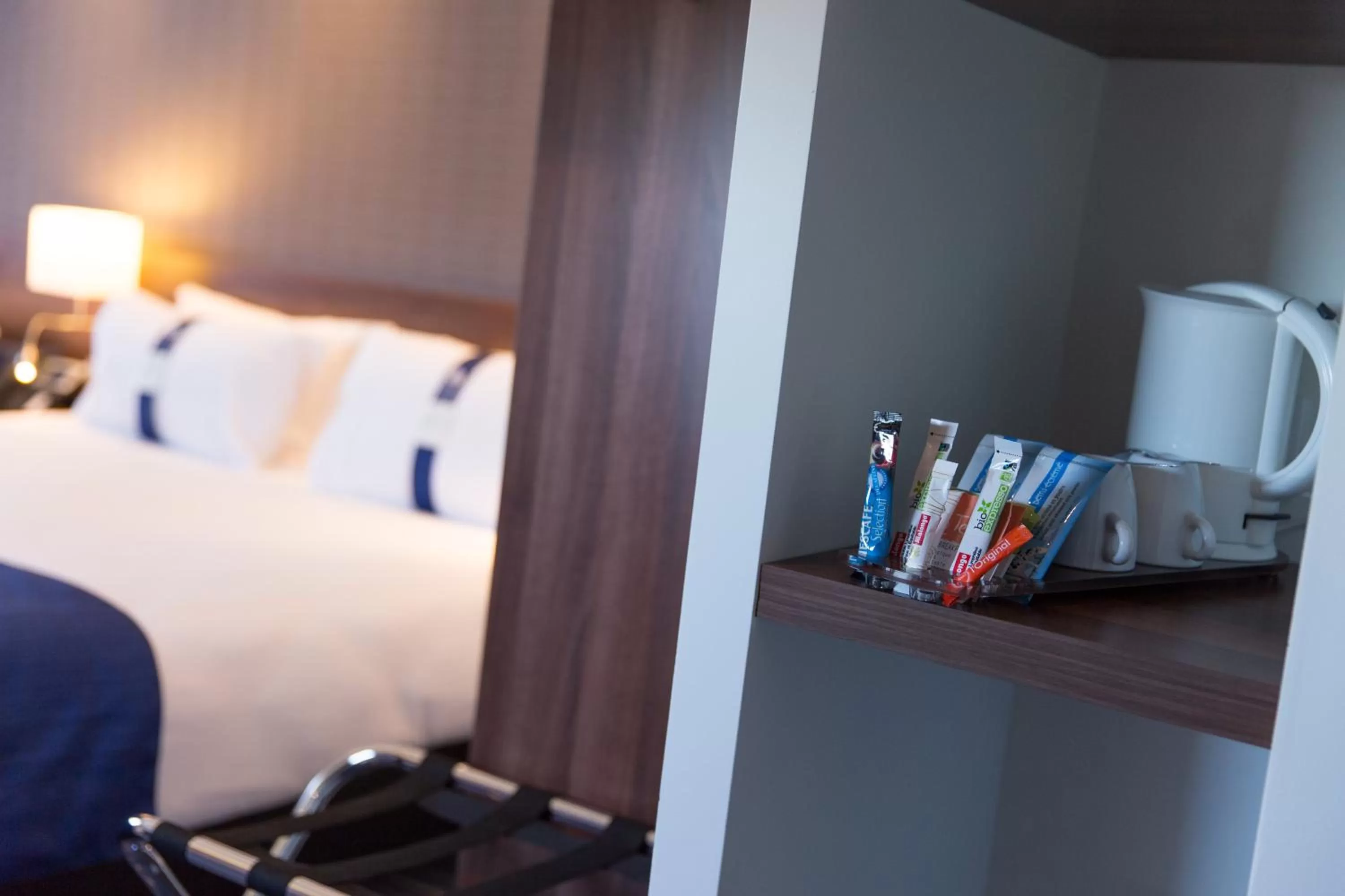 Standard Twin Room - single occupancy - Free Breakfast in Holiday Inn Express Toulon - Est by IHG