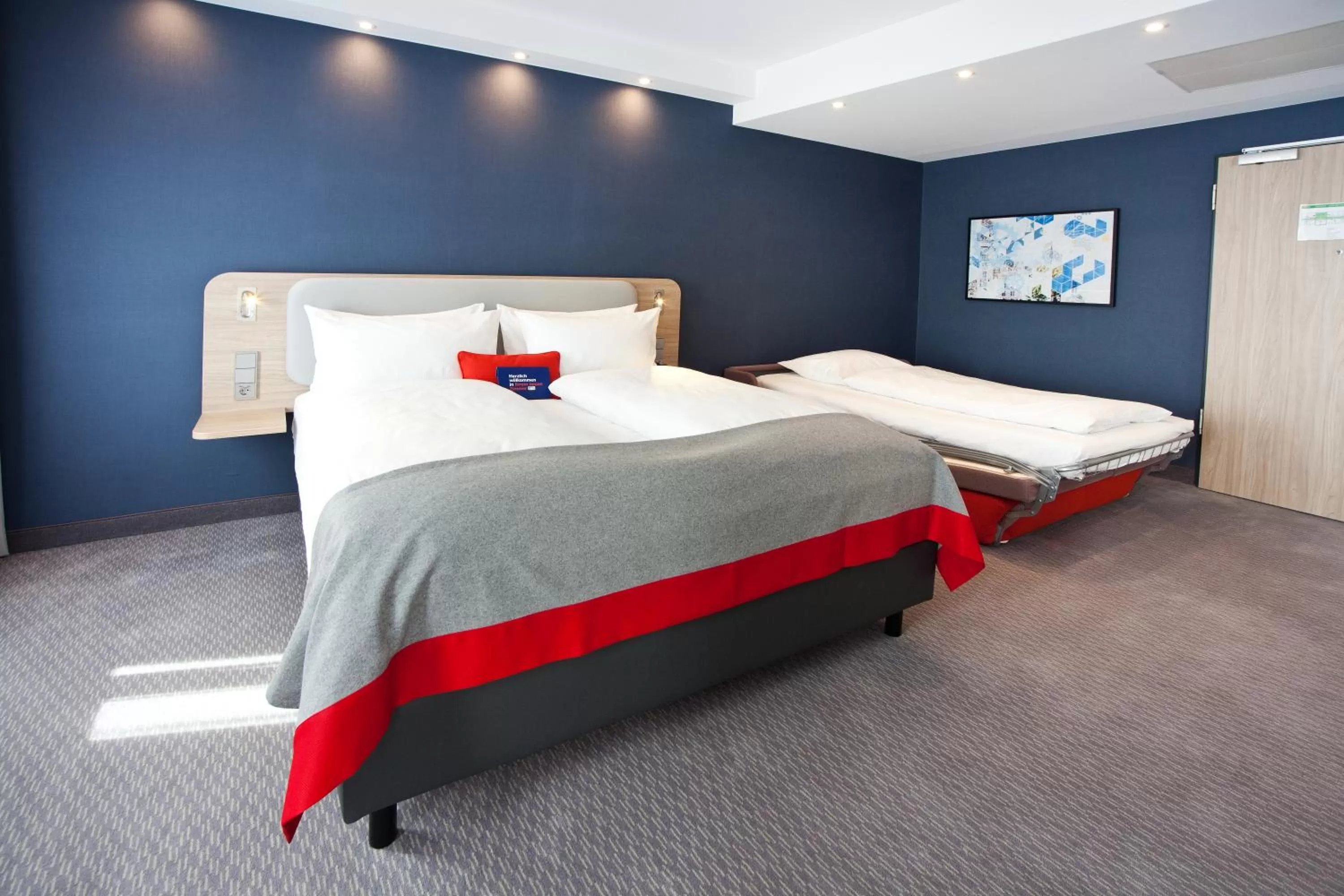 Standard Queen Room with Single Sofa Bed in Holiday Inn Express - Trier by IHG