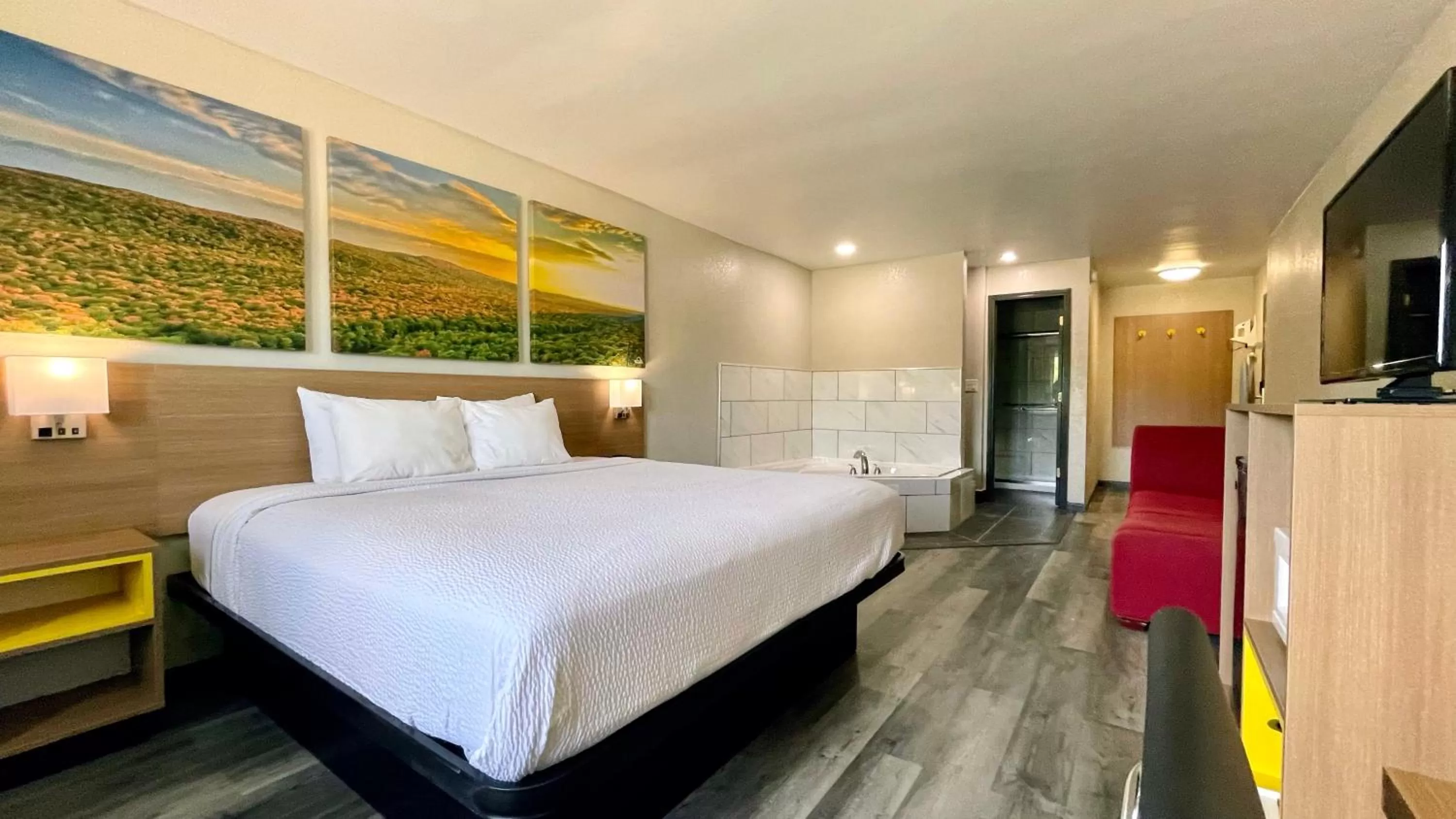 King Suite - Non-Smoking in Days Inn by Wyndham Columbus IN