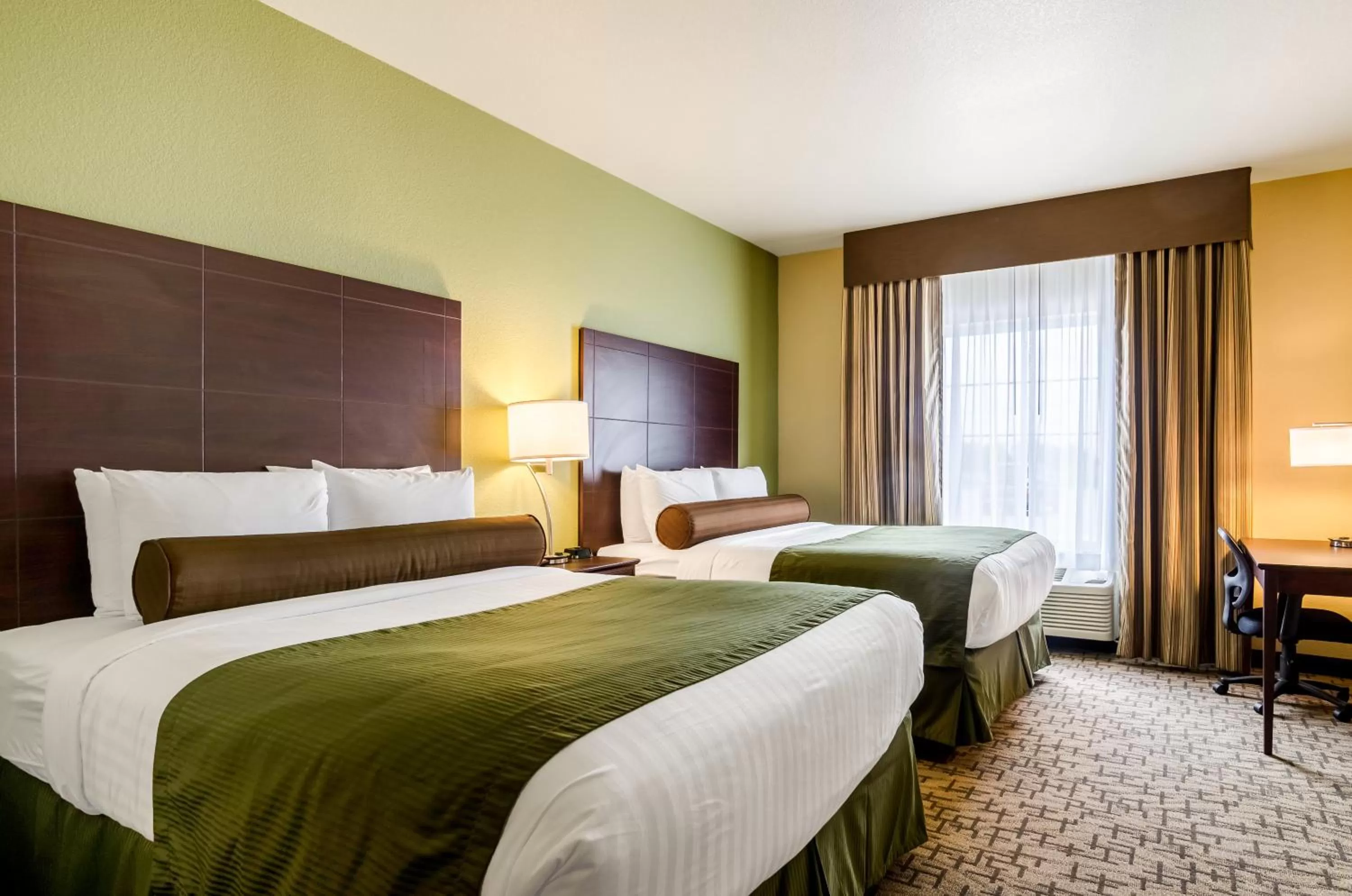 Queen Suite in Cobblestone Hotel & Suites - McCook