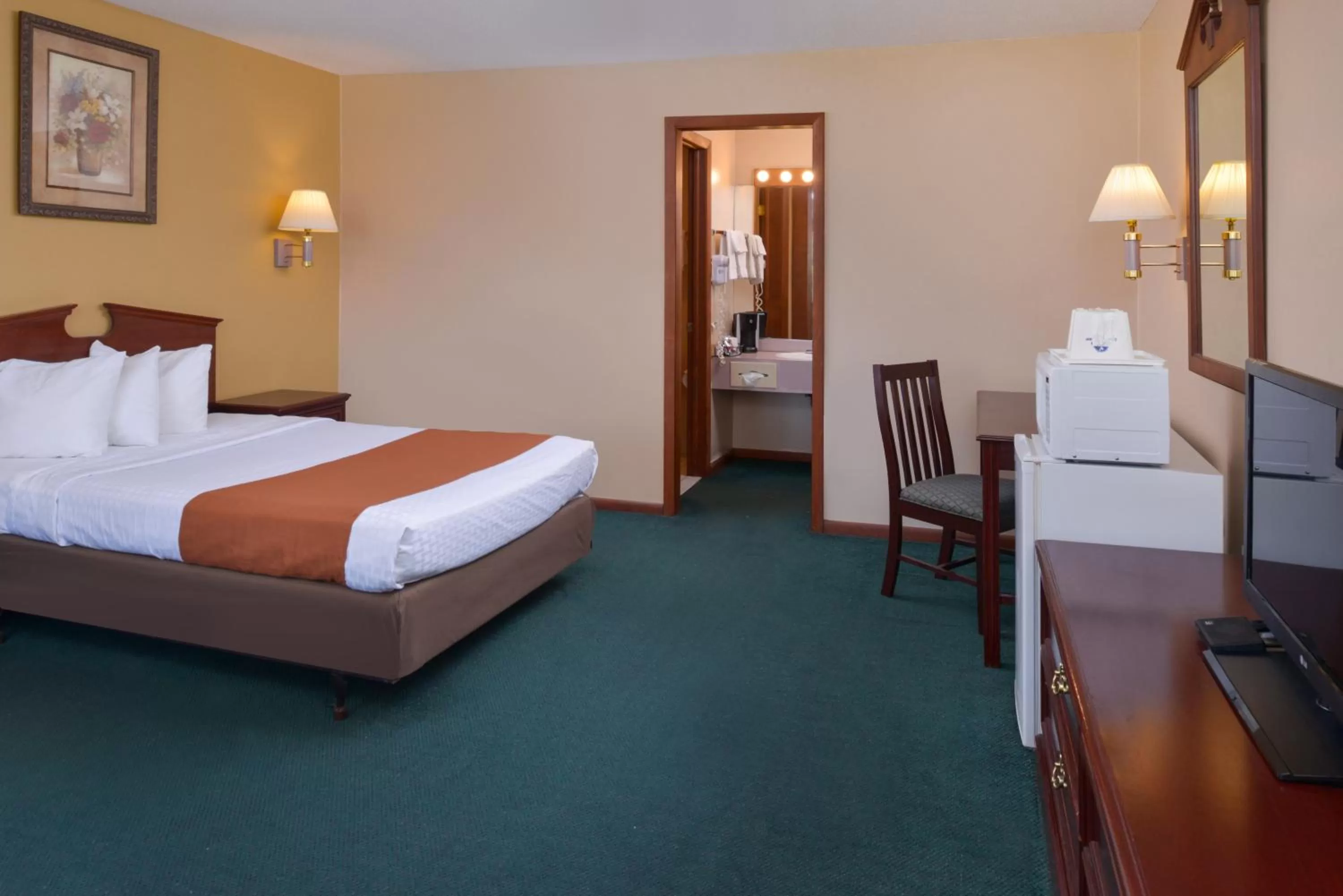 Queen Room - Non-Smoking in Americas Best Value Inn Plattsburgh