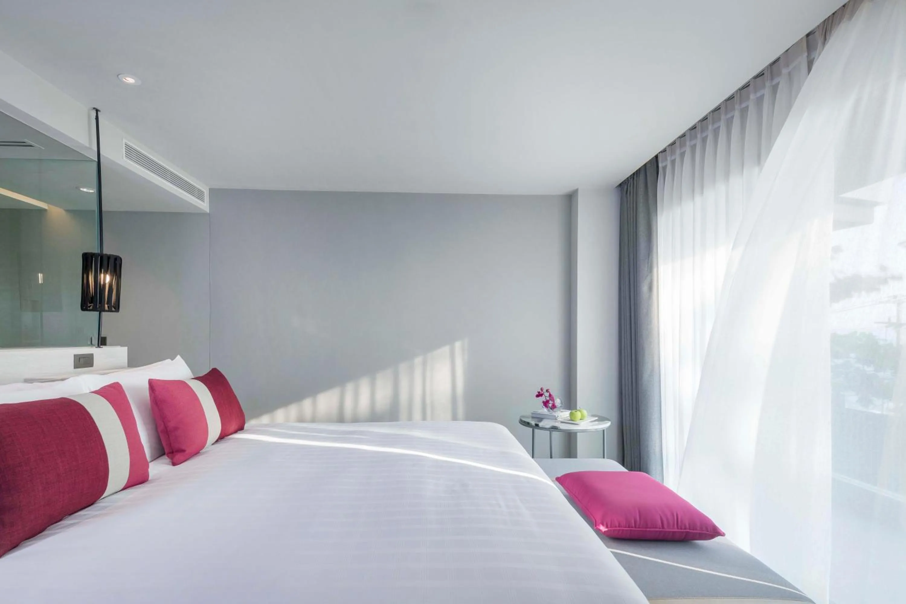 Deluxe Double or Twin Room with Sea View ( 24 Hours Use of Room )  in U Jomtien Pattaya