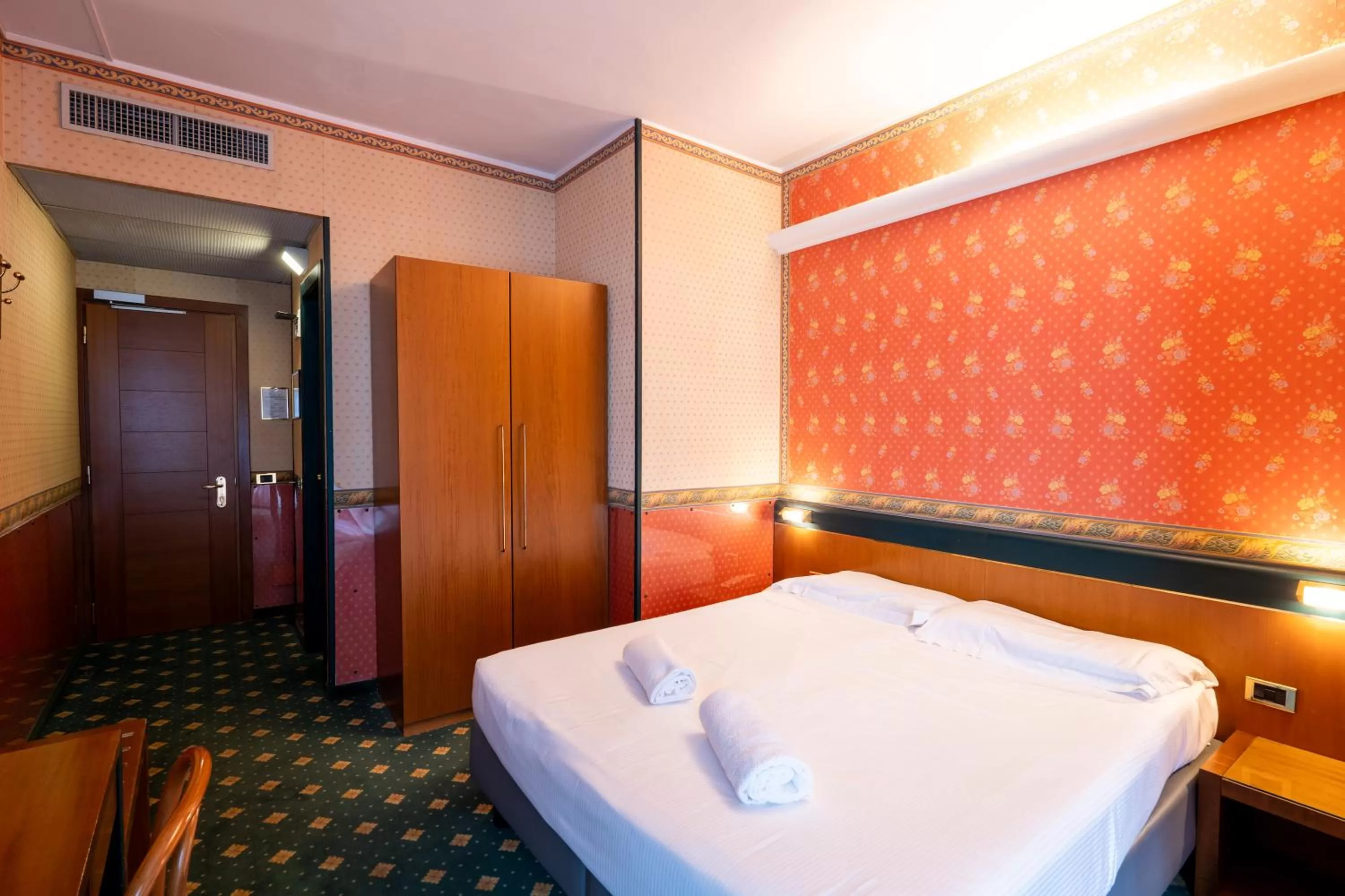 Double Room in Hotel Des Etrangers