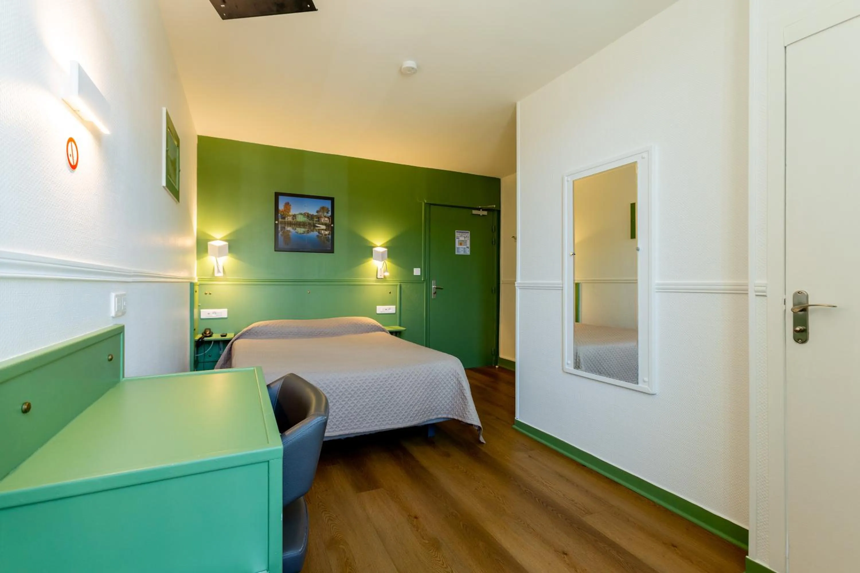 Classic Double Room with Air-Conditioning in Cit'Hotel Le Regina Bordeaux Gare Saint-Jean