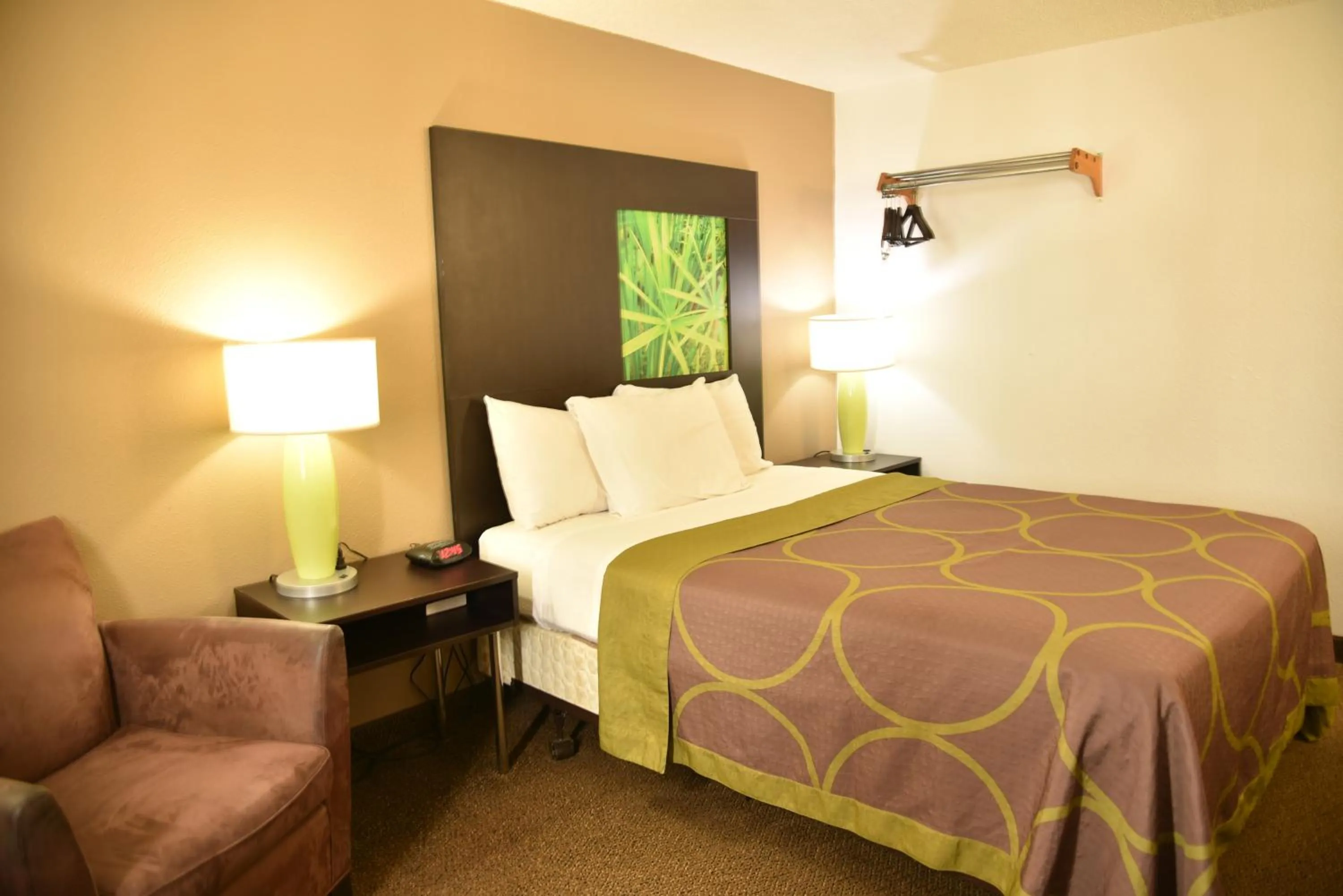 Queen Room - Disability Access/Non-Smoking in Super 8 by Wyndham Rapid City Rushmore Rd