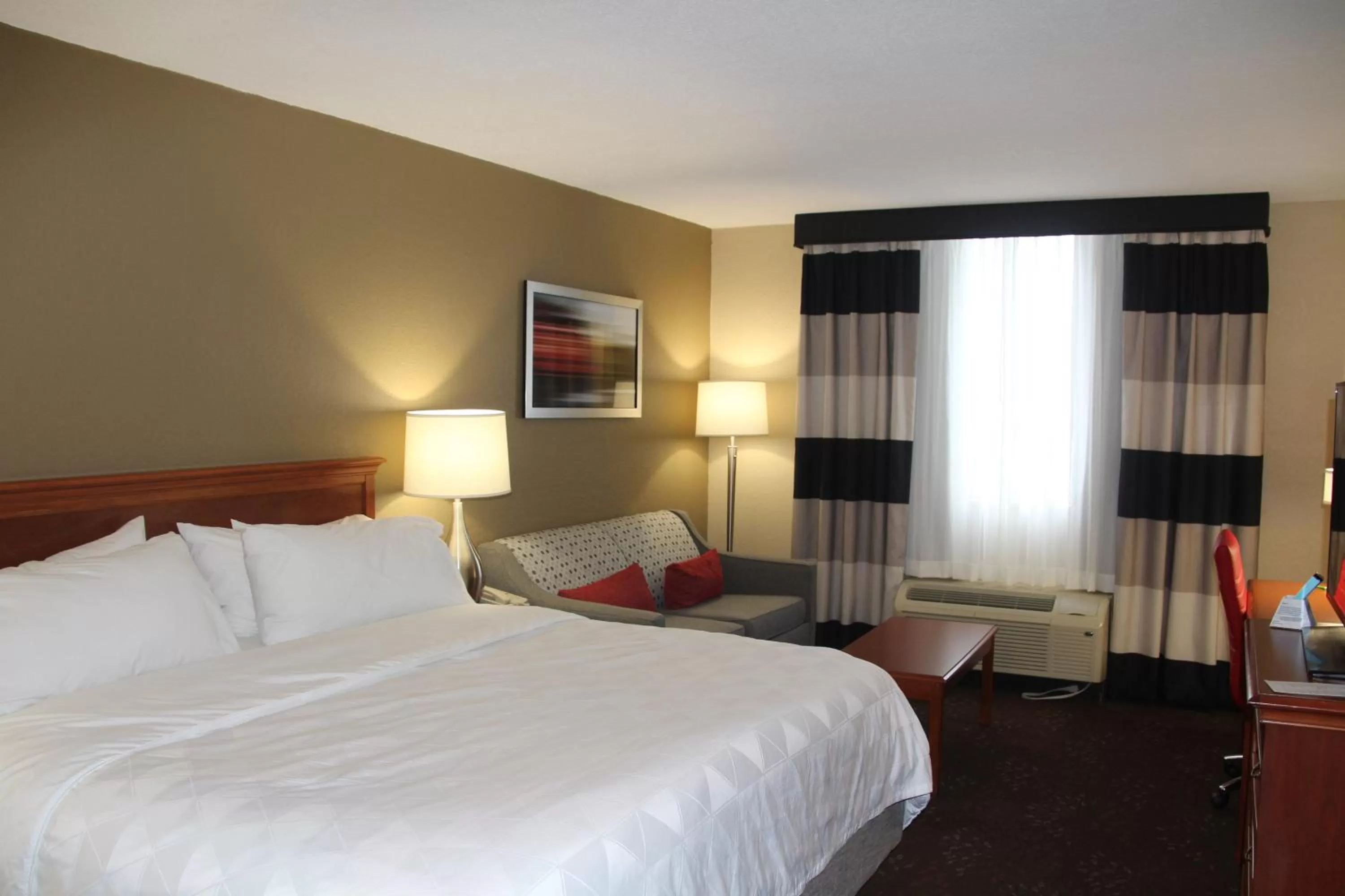 Standard King Room with Sofa Bed in Holiday Inn Alexandria by IHG