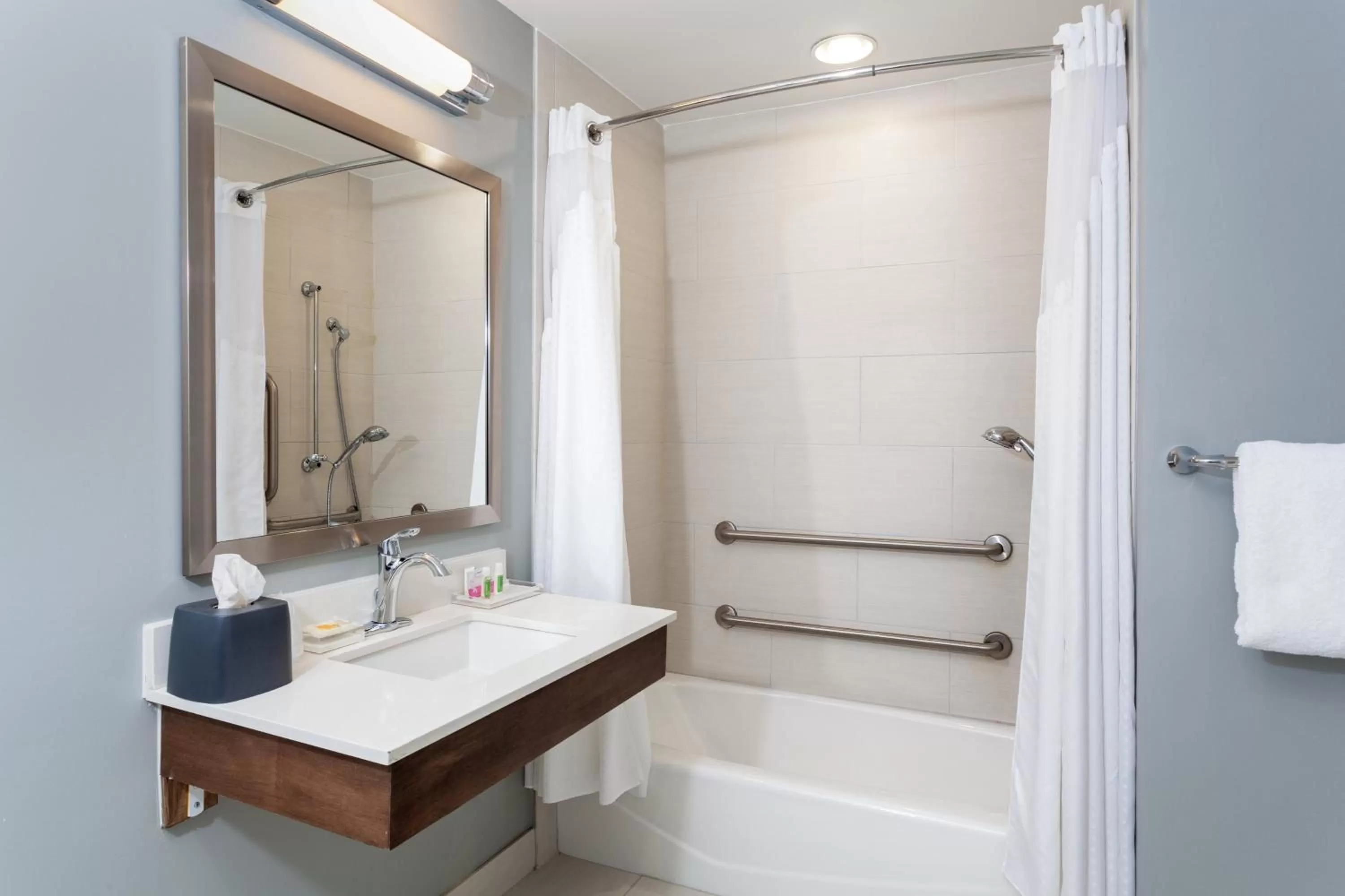 Queen Room with Two Queen Beds - Disability Access in Holiday Inn - St Augustine - World Golf by IHG