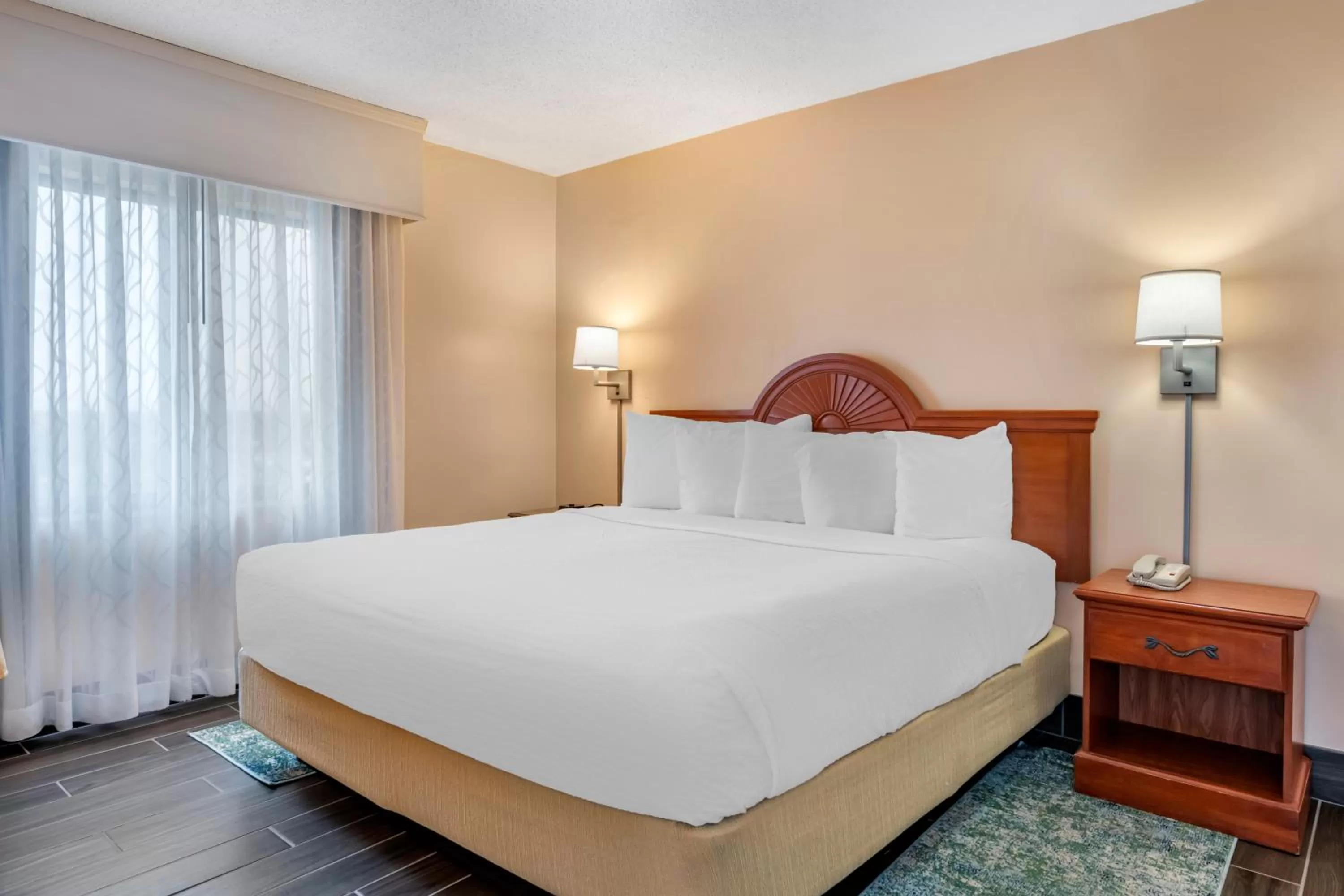 King Room with Partial Ocean View in Tropical Winds Resort Hotel