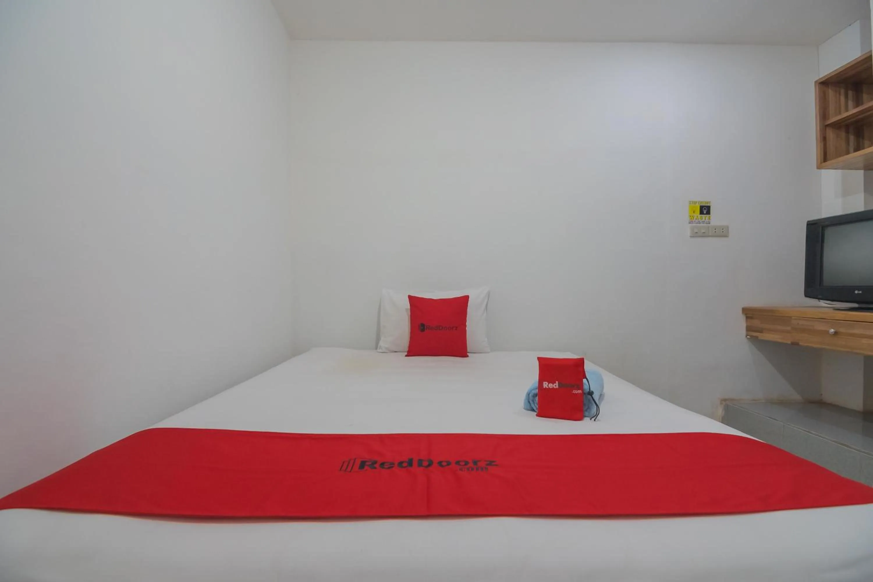 Deluxe Room in RedDoorz near Gajah Mada Pontianak