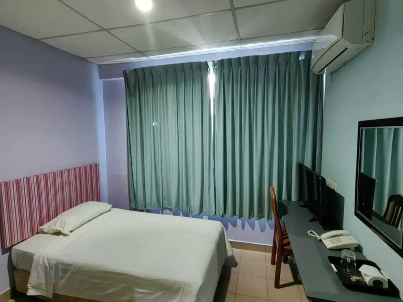 Queen Room in Century Hotel Inanam