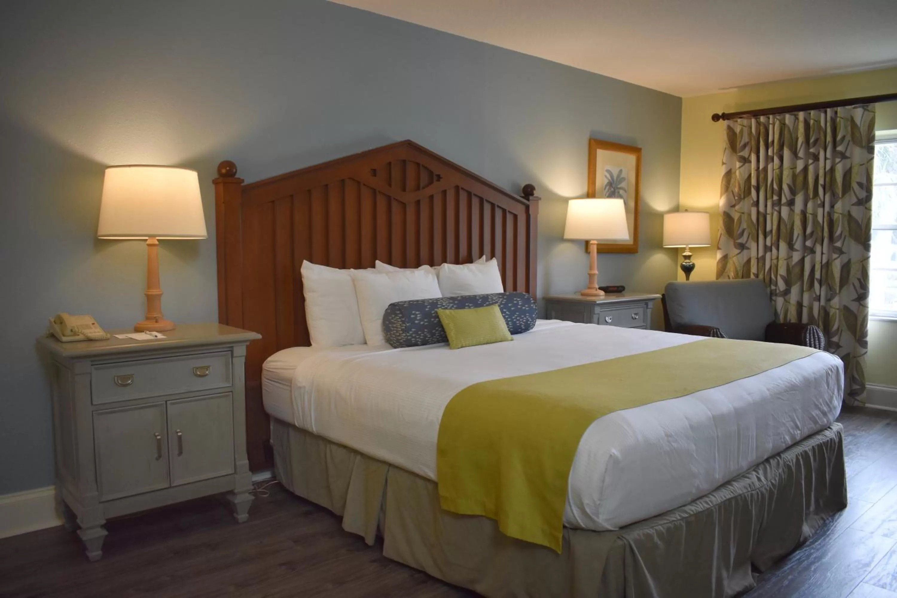 King Room with Garden View - Accessible/Non-Smoking in Plantation Resort on Crystal River, Ascend Hotel Collection