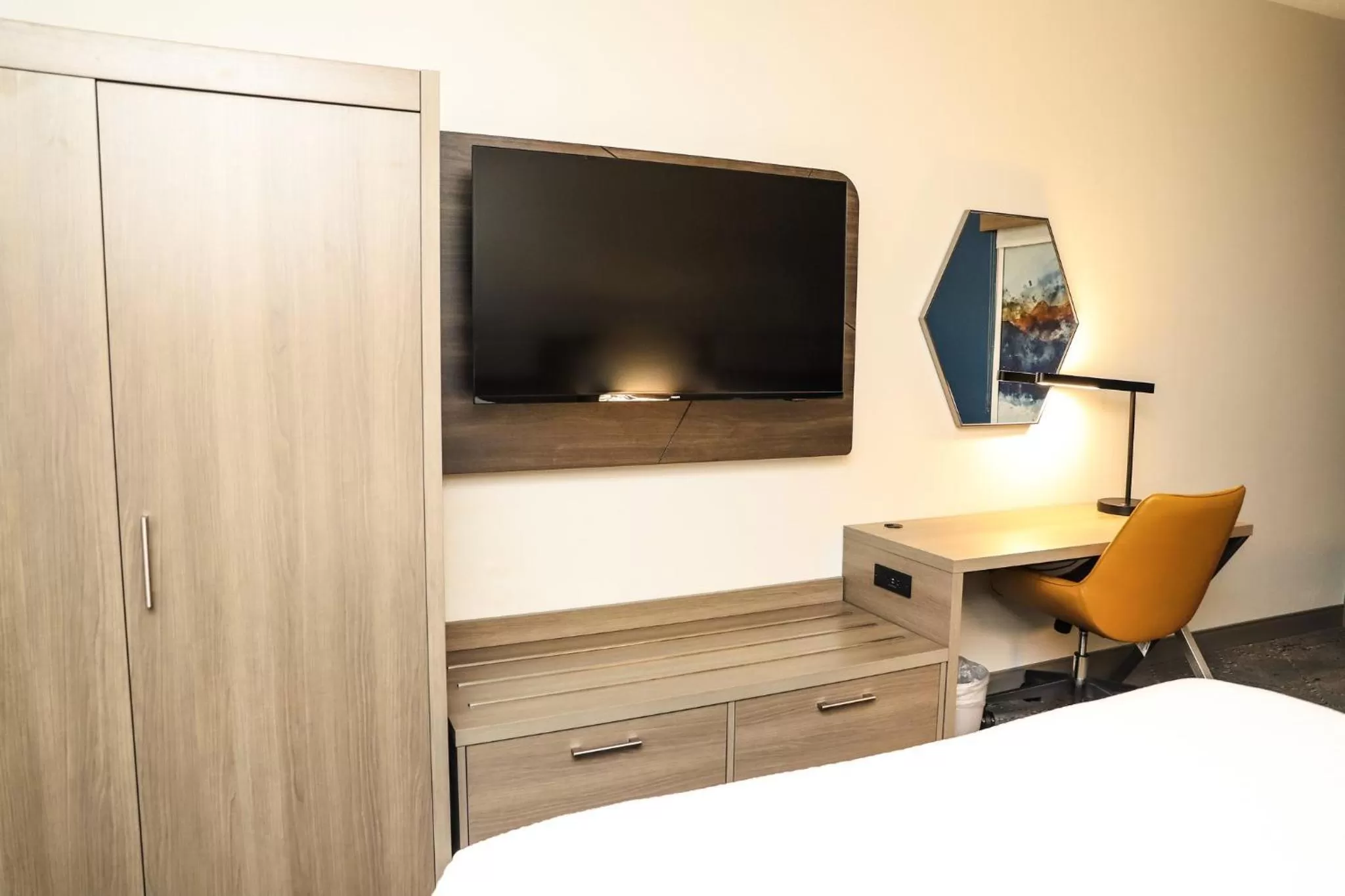 Queen Suite with Two Queen Beds and Additional Living Area in Holiday Inn Express & Suites Donegal by IHG