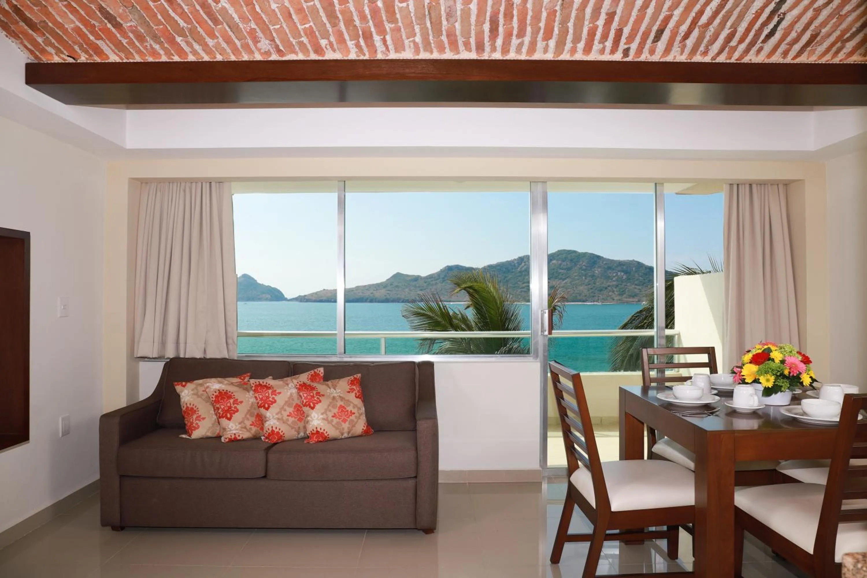 Superior Suite with Sea View in Las Flores Beach Resort