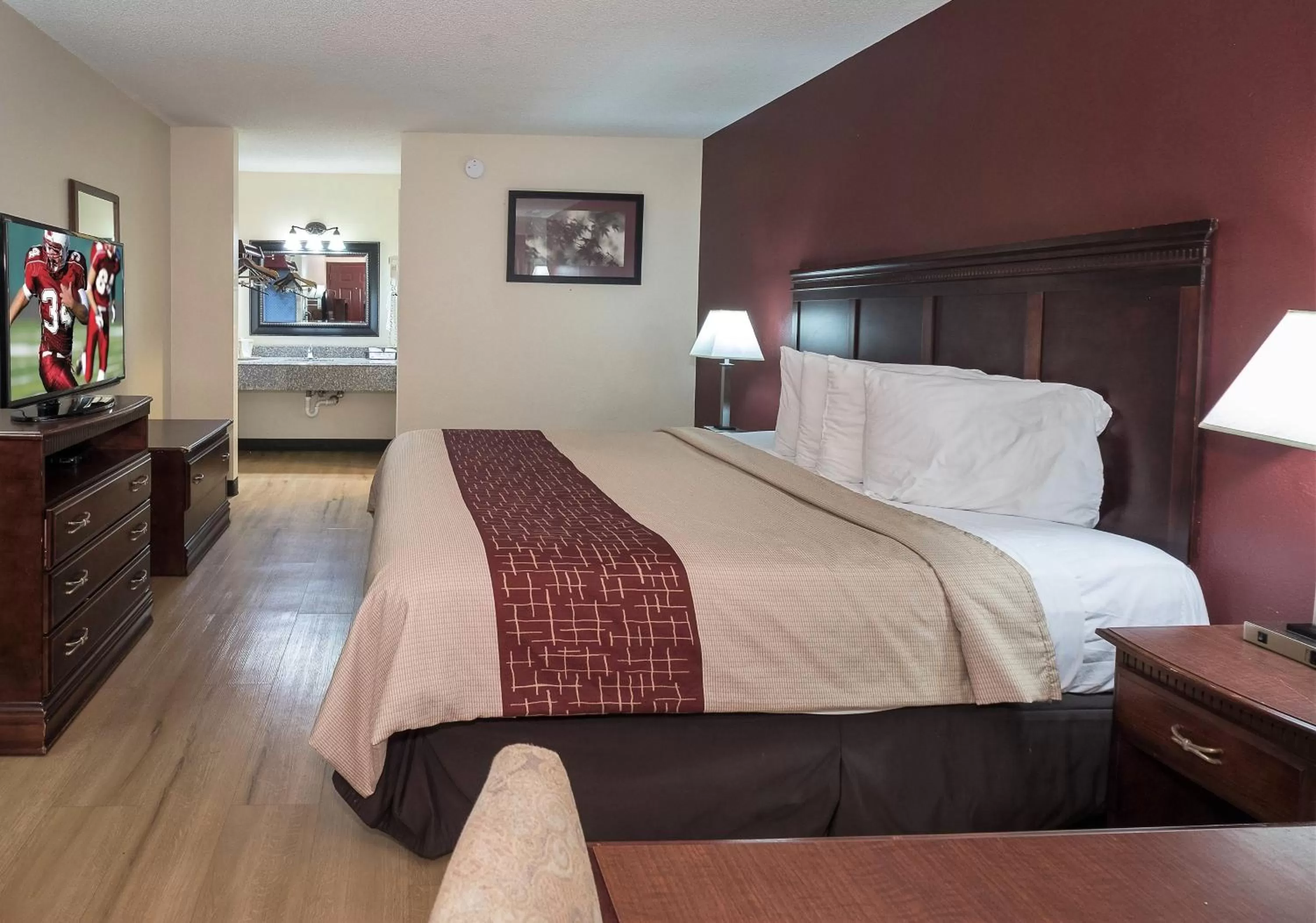 Standard King Room - Smoking in Red Roof Inn Chipley