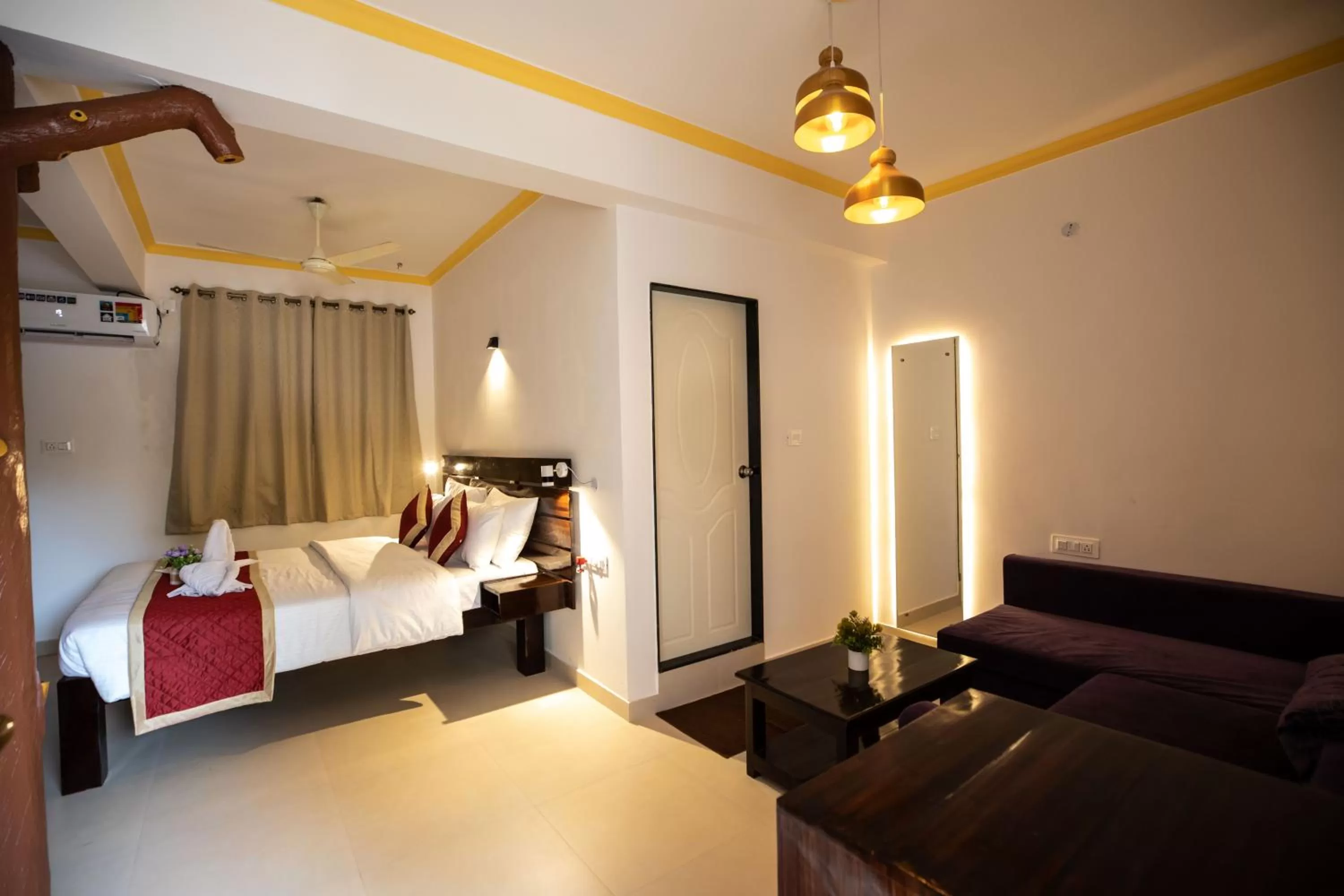 Queen Suite with Spa Bath in The Woodside Inn