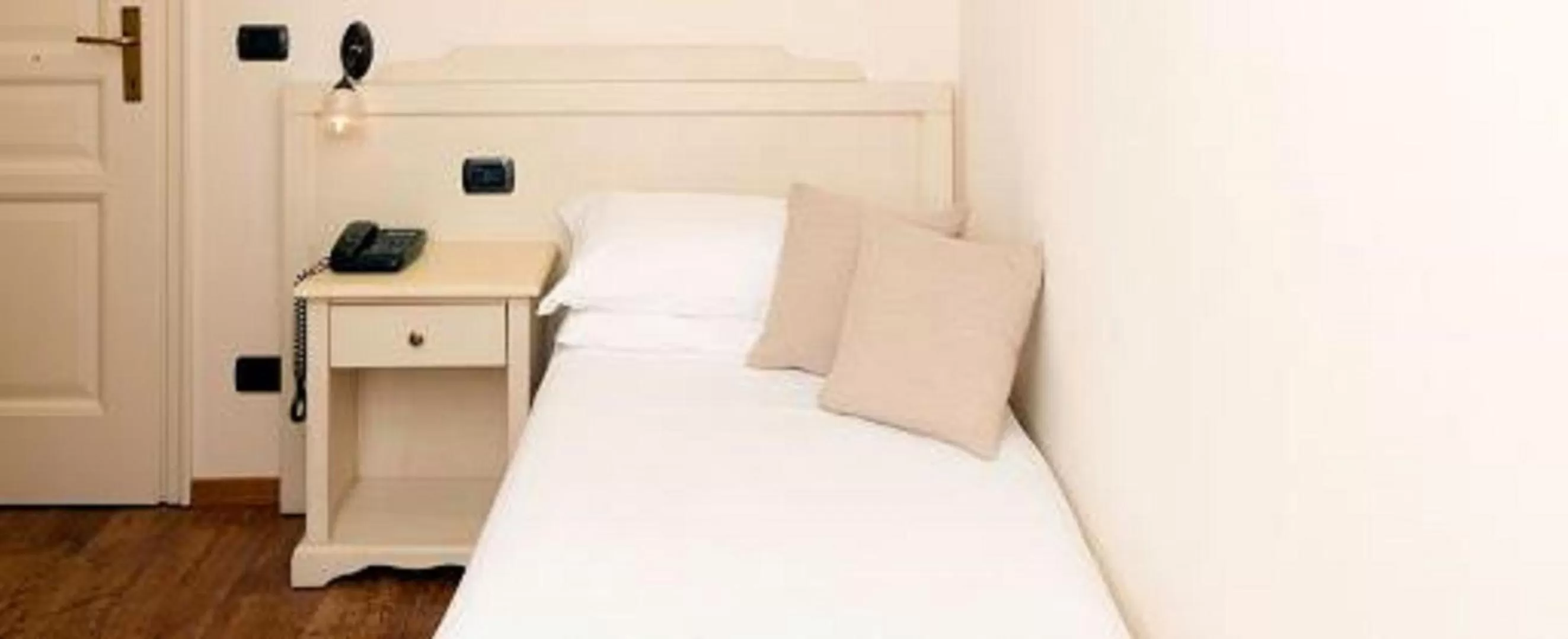 Single Room with pool access in Yes Hotel Touring & SPA