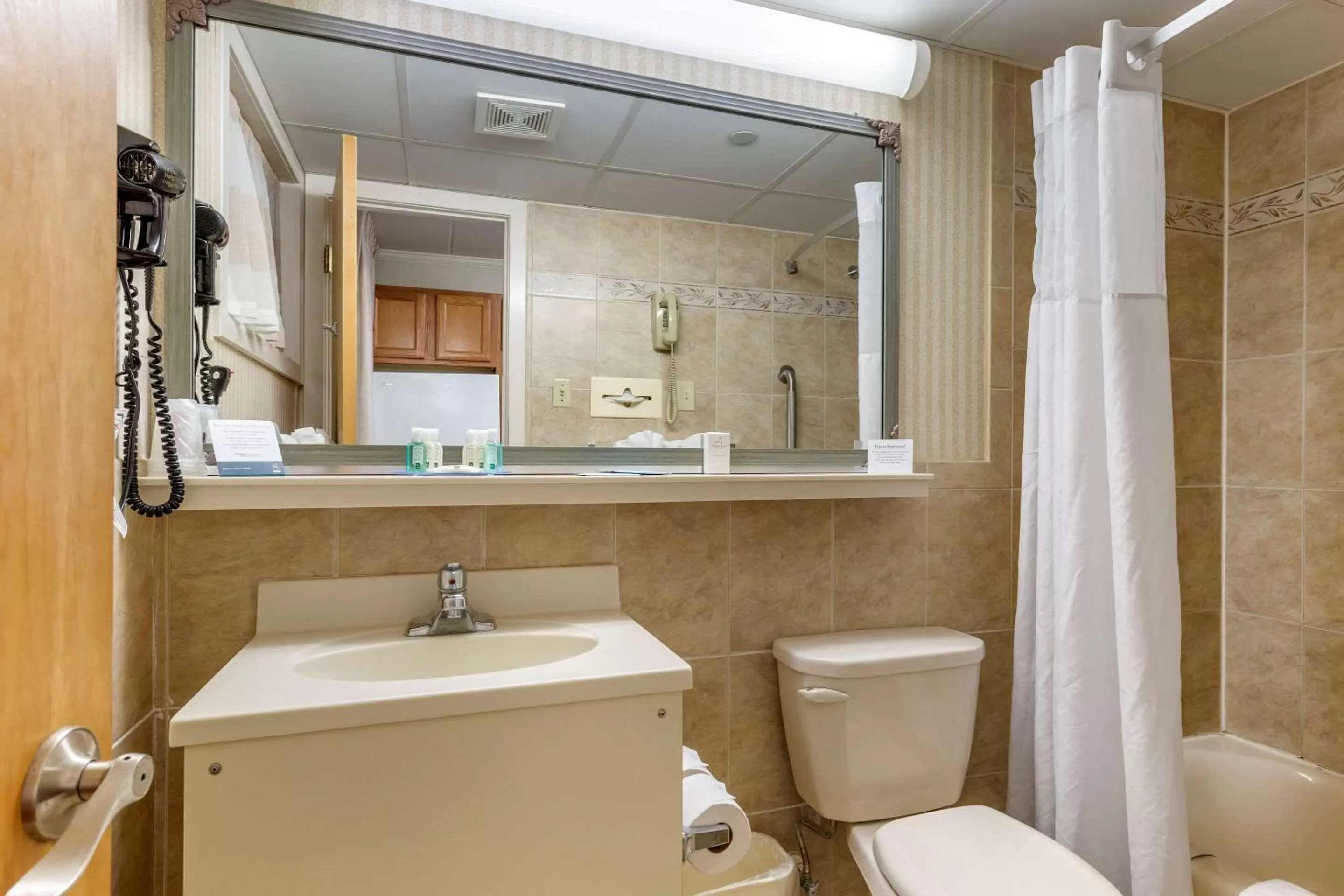 Efficiency, Ground Level, Exterior Entrance, 2 Double Beds & Sofa Bed, Non Smoking in Quality Inn Boardwalk