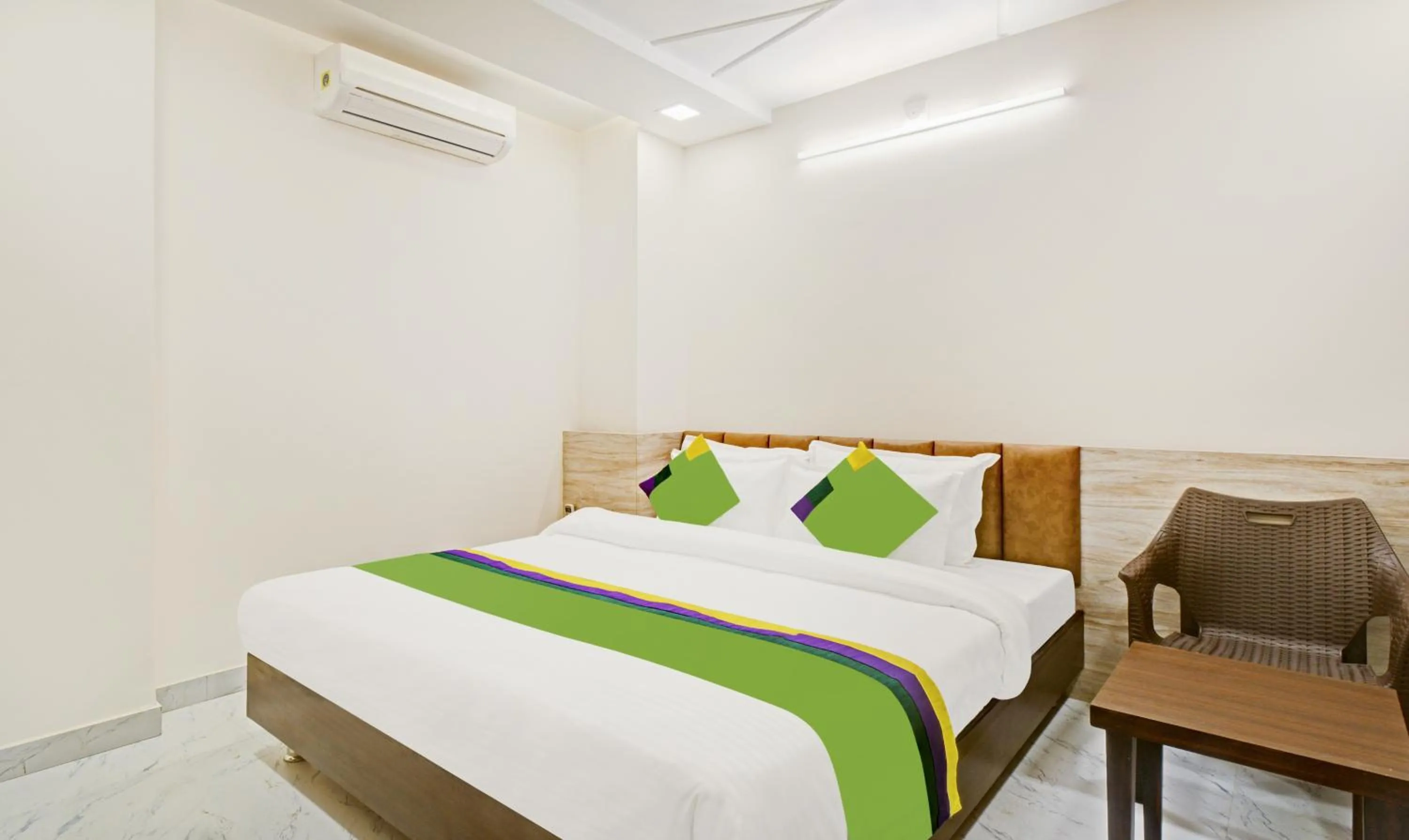 Deluxe Double Room in Treebo Trend Paras Raj