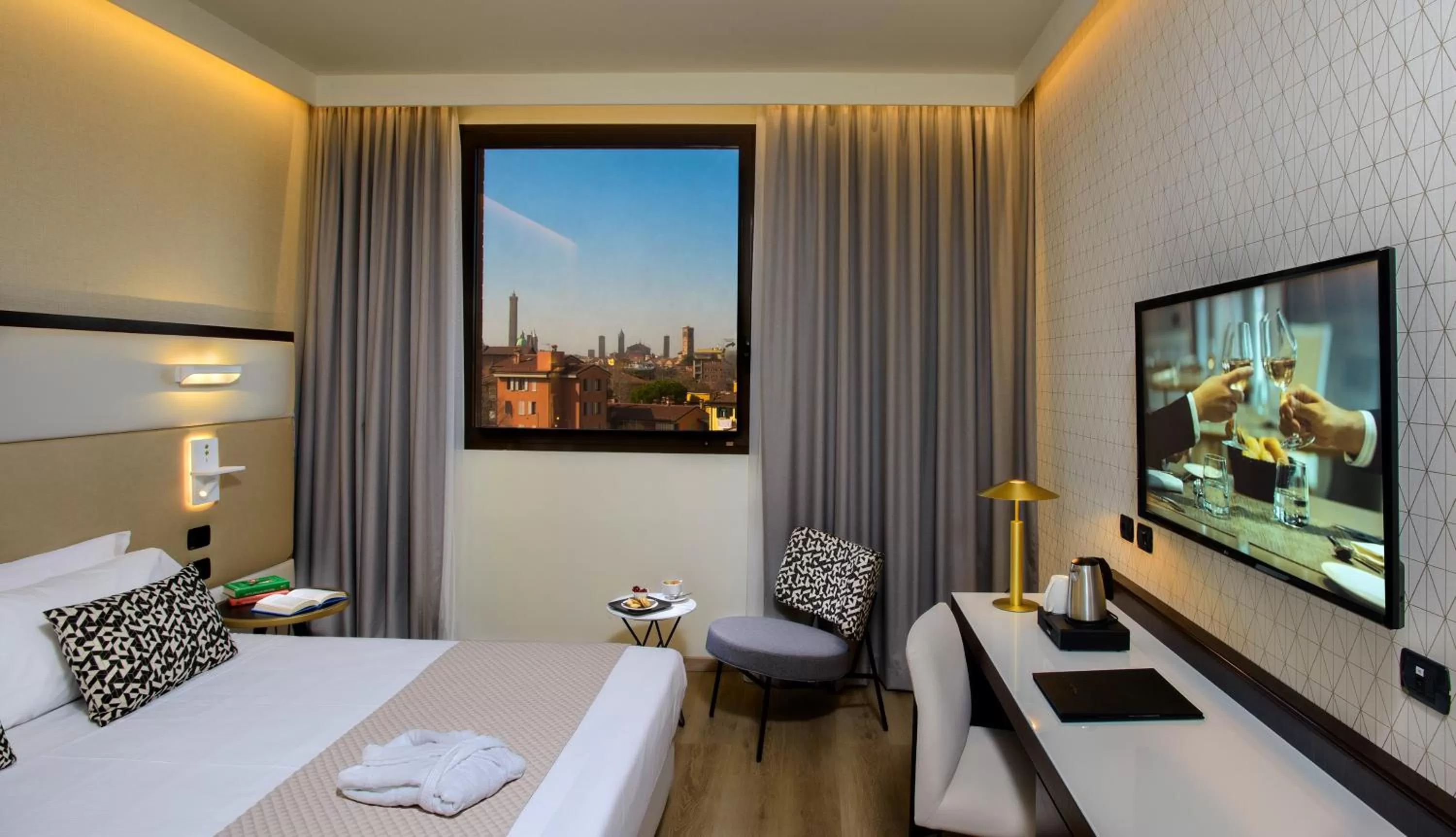 Superior Double Room with City View in Savhotel Aemilia Bologna