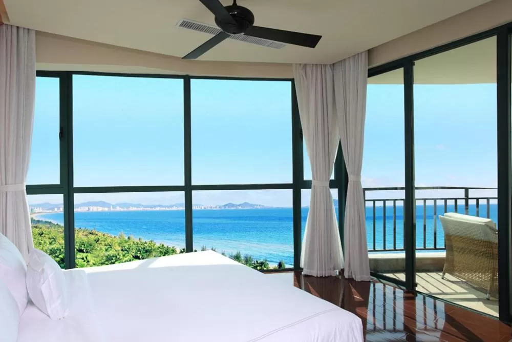 Two-Bedroom Family Suite with Panoramic Ocean View in Ocean Sonic Resort Sanya