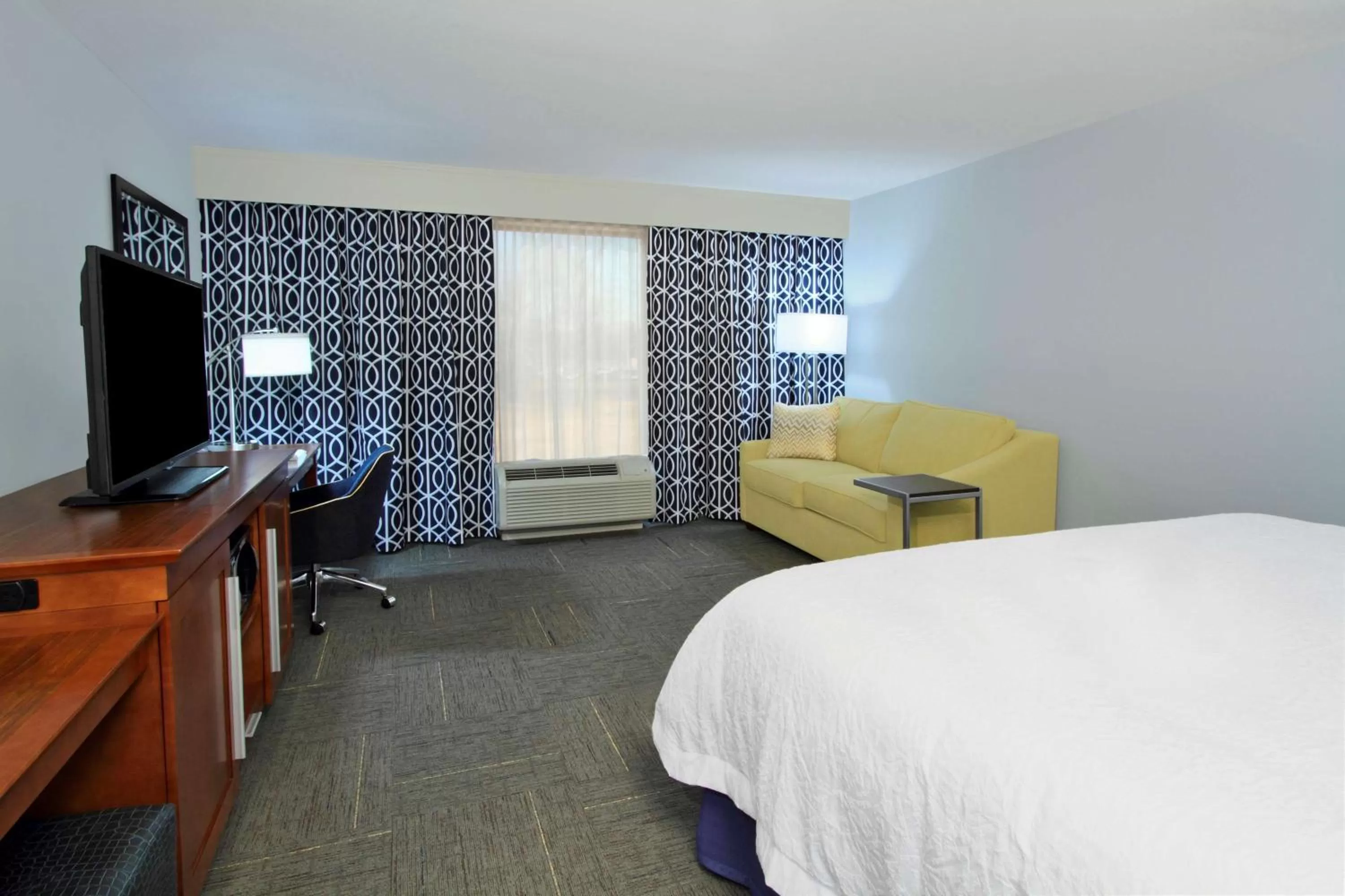 King Room with Sofa Bed - Non-Smoking in Hampton Inn Richland/South Jackson
