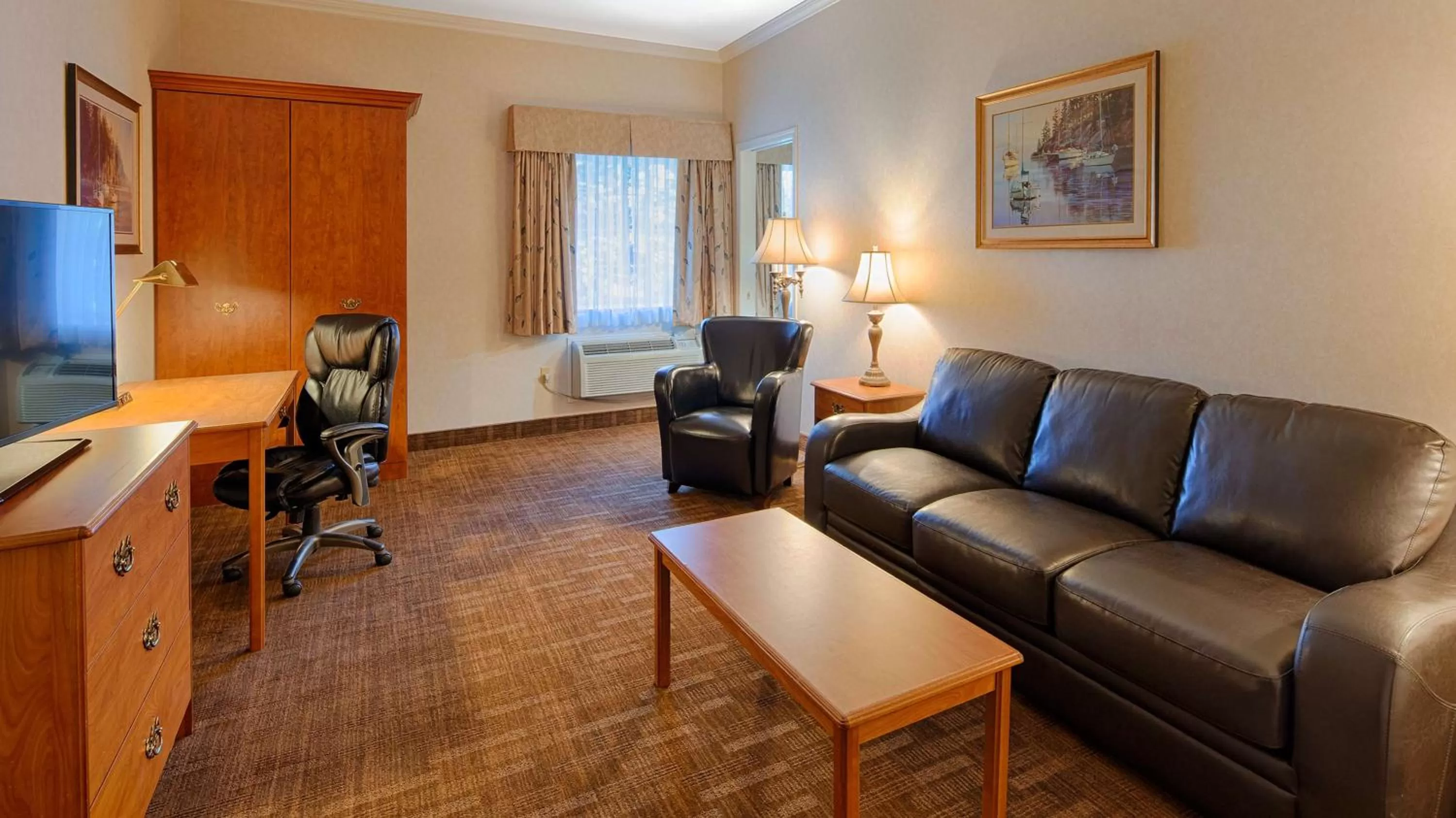 King Suite - Non-Smoking in Best Western Thunder Bay Crossroads