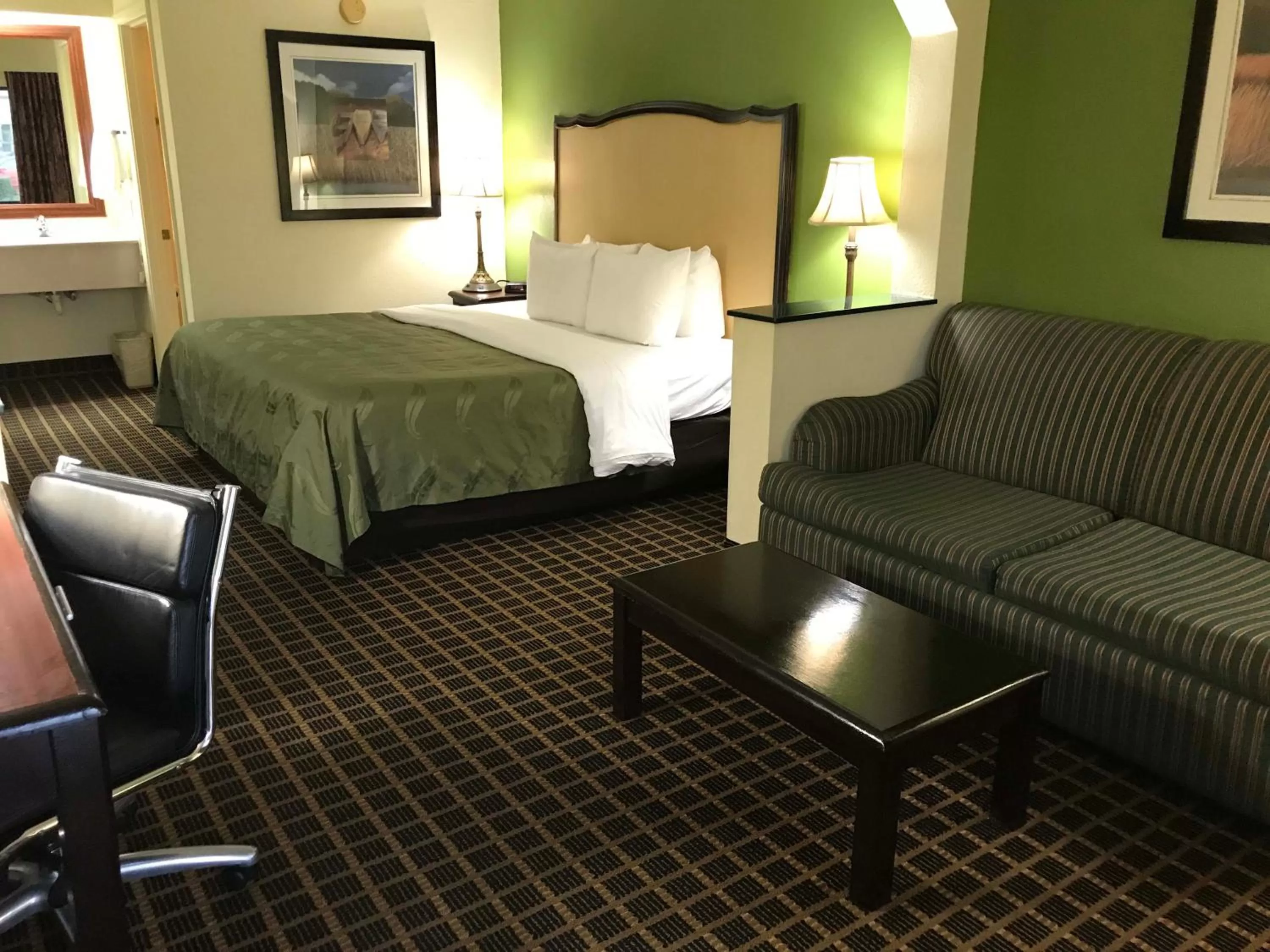 King Room - Accessible/Non-Smoking in Quality Inn Byron - Warner Robins