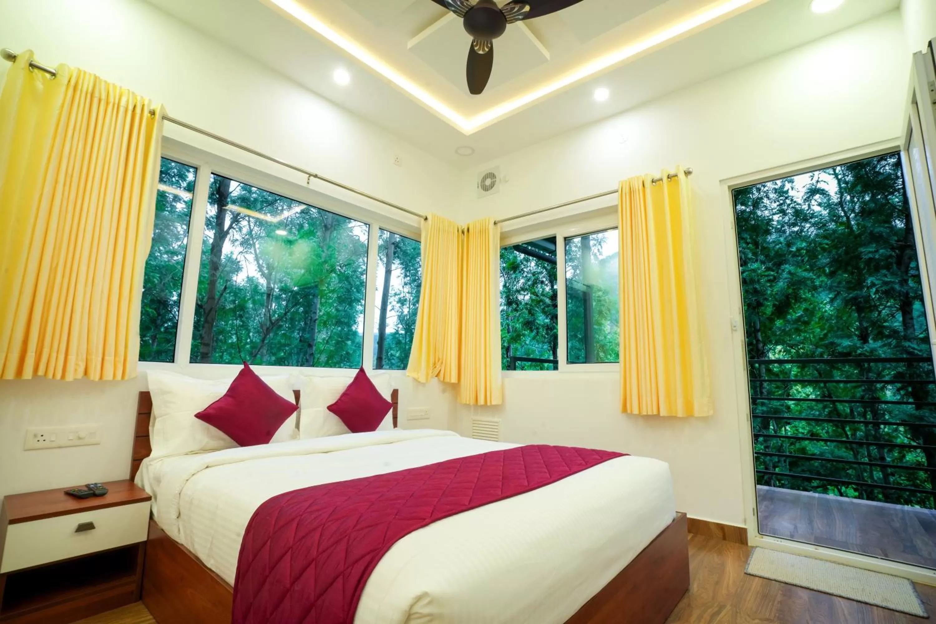 Deluxe Room - single occupancy in Misty Range Resorts