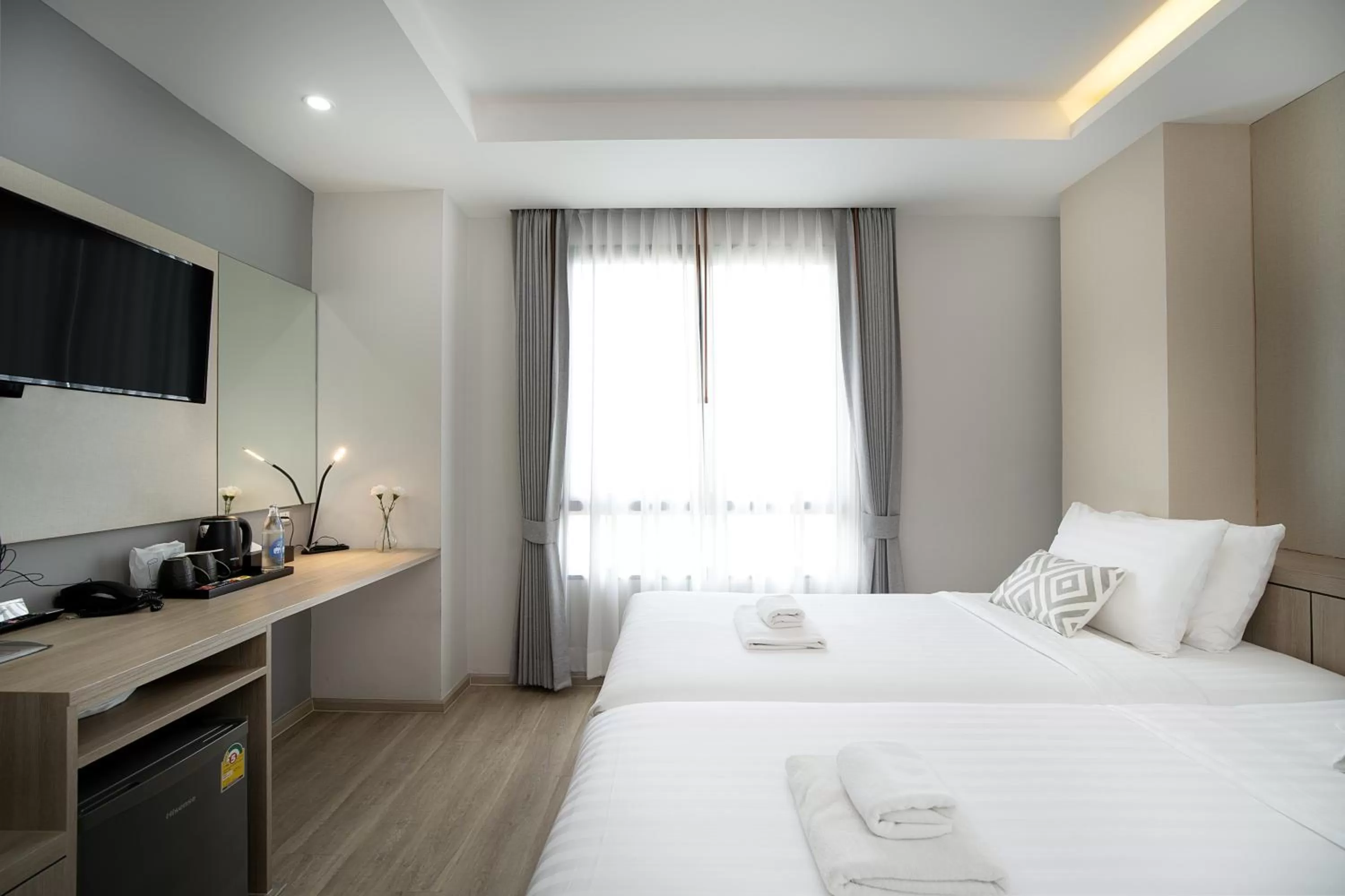 Superior Twin Room in The Riski Hotel at Bangphlat Station SHA